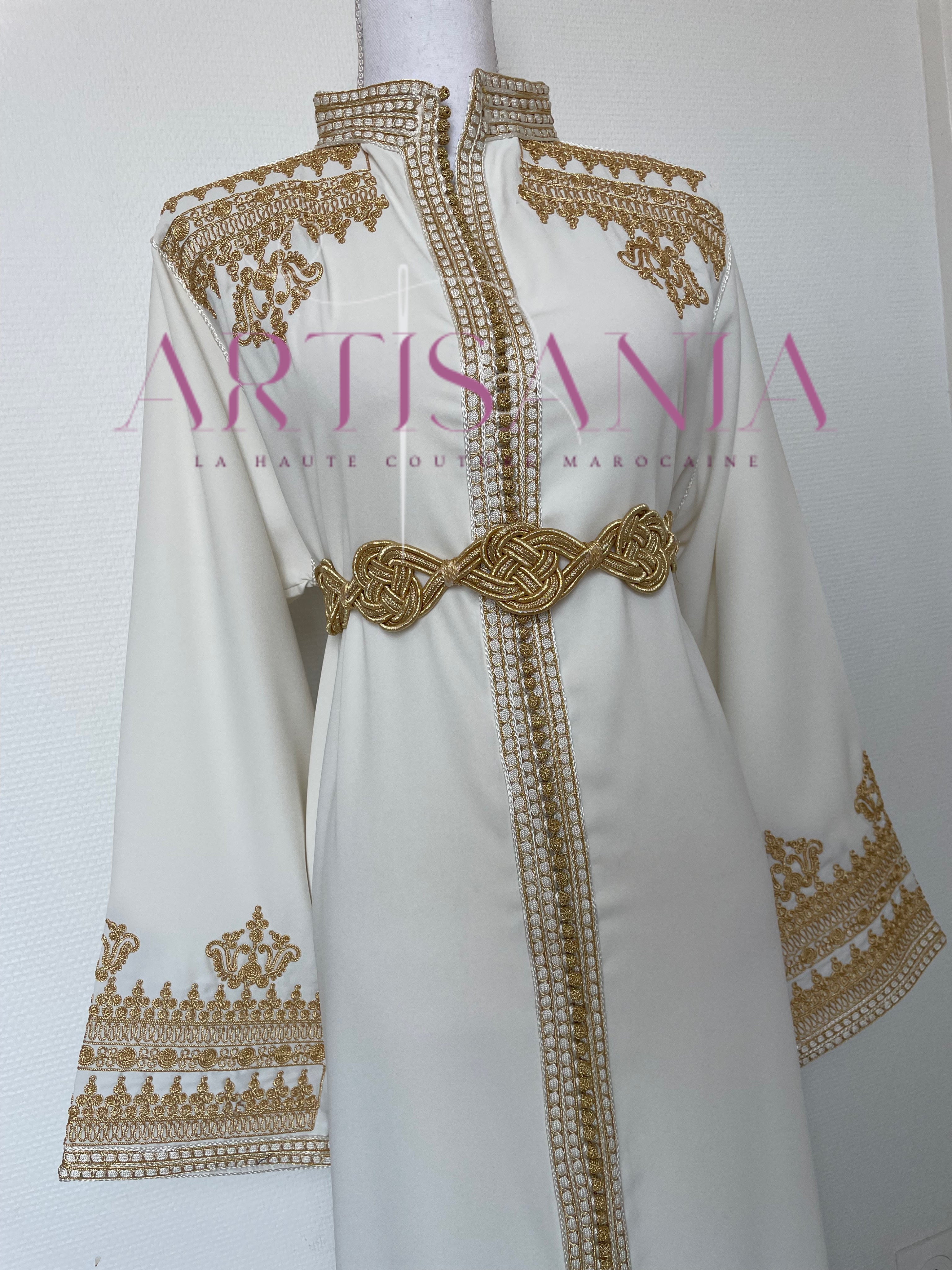 Caftan marocain col officier avec une touche doré - modèle Selma ✨