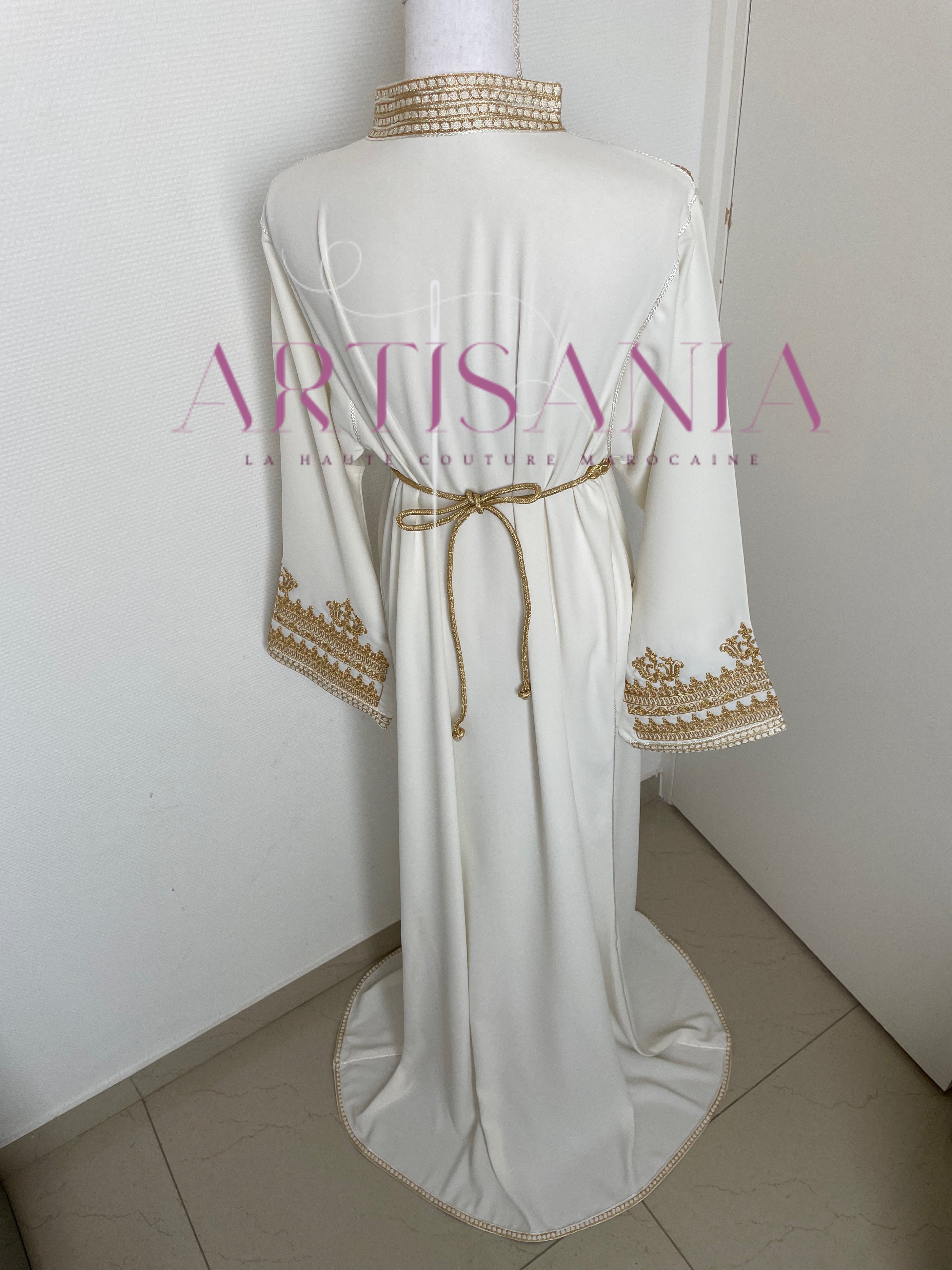 Caftan marocain col officier avec une touche doré - modèle Selma ✨