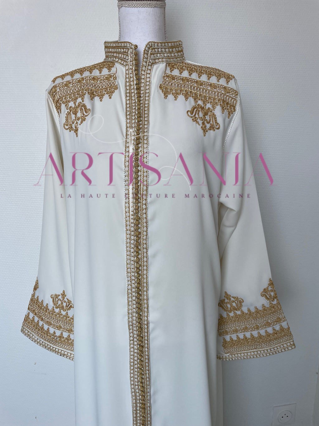Caftan marocain col officier avec une touche doré - modèle Selma ✨