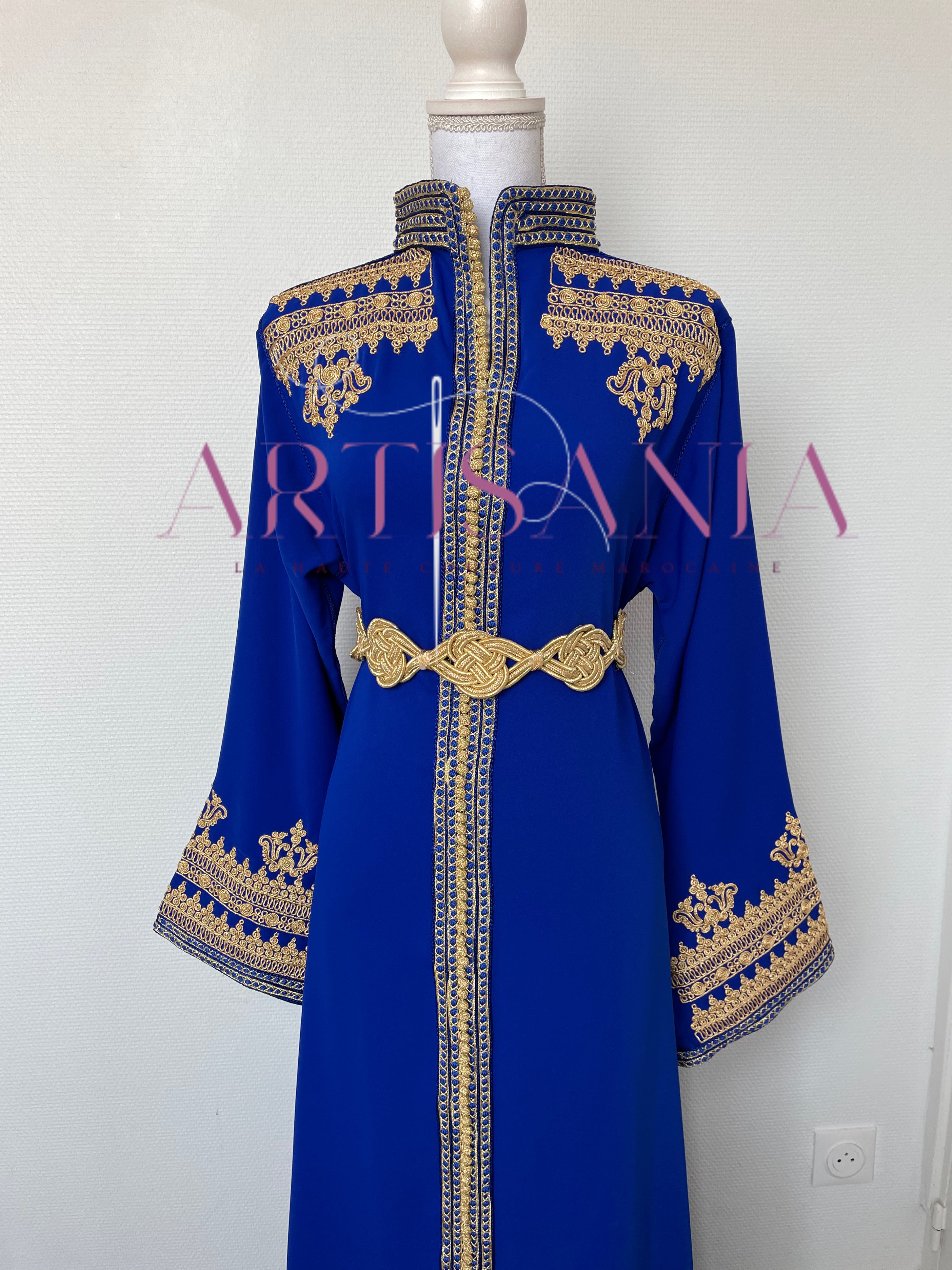 Caftan marocain col officier avec une touche doré - modèle Selma ✨