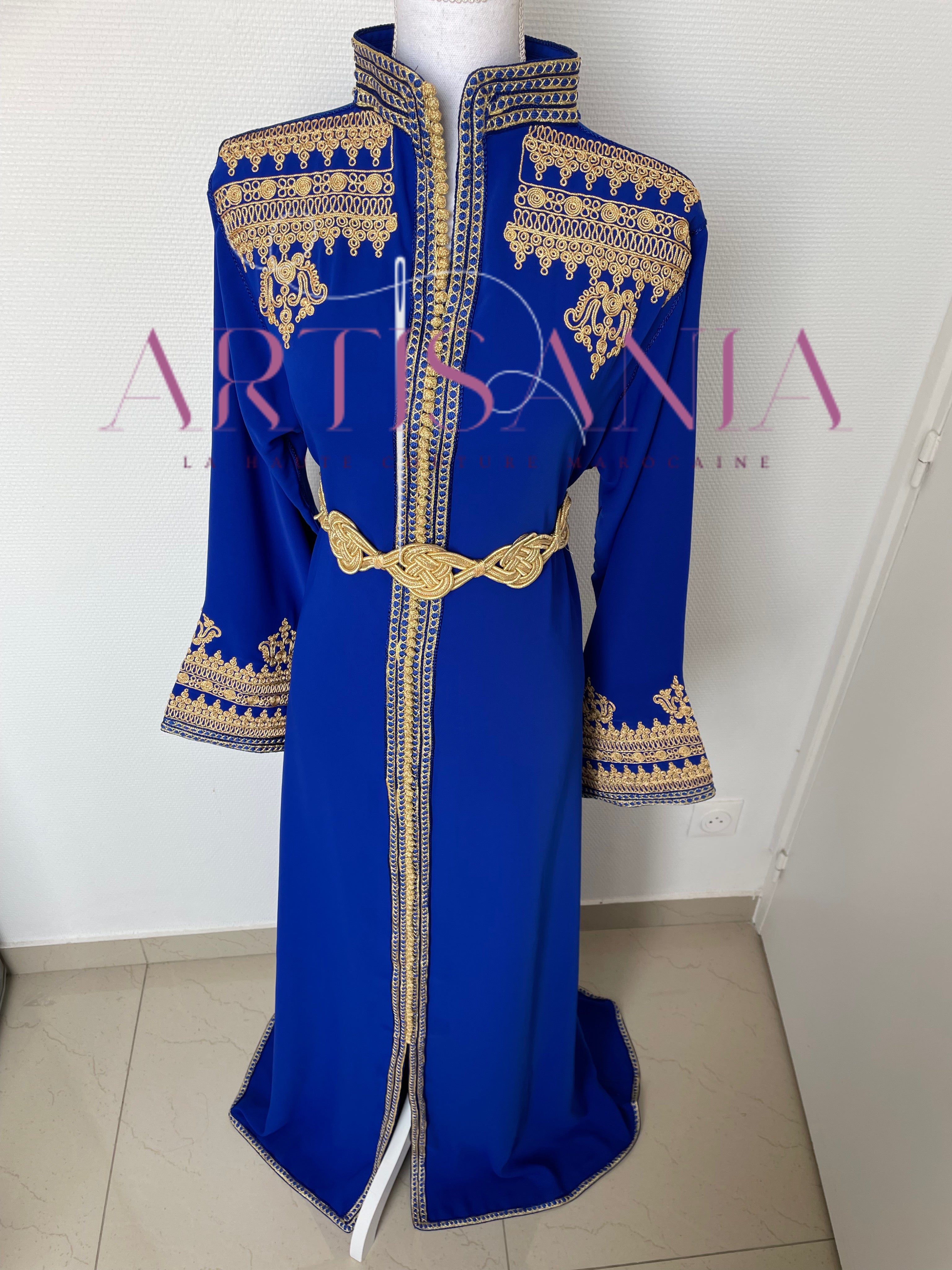 Caftan marocain col officier avec une touche doré - modèle Selma ✨