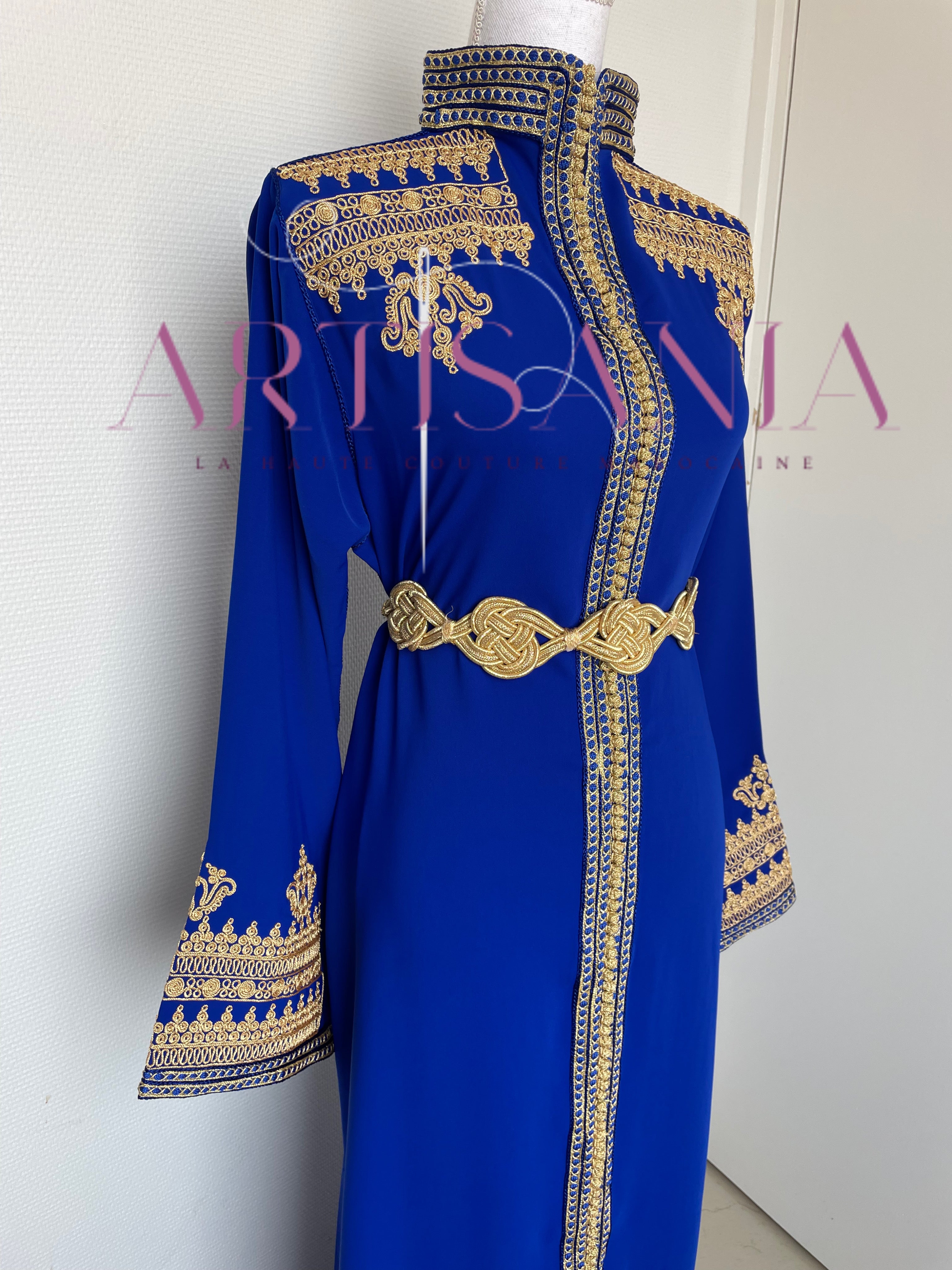 Caftan marocain col officier avec une touche doré - modèle Selma ✨