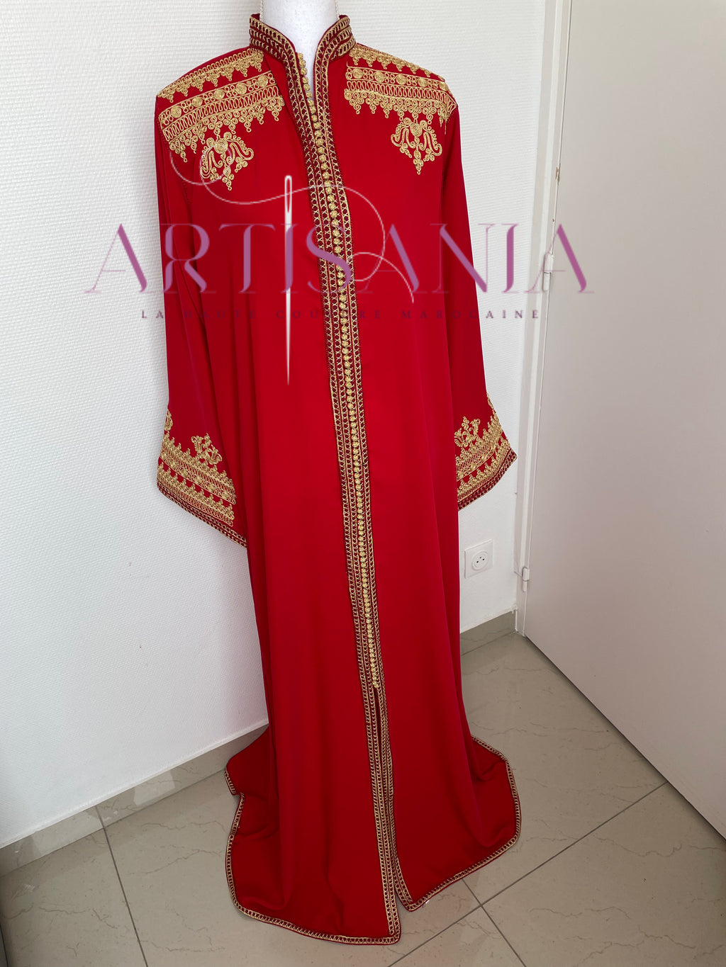 Caftan marocain col officier avec une touche doré - modèle Selma ✨