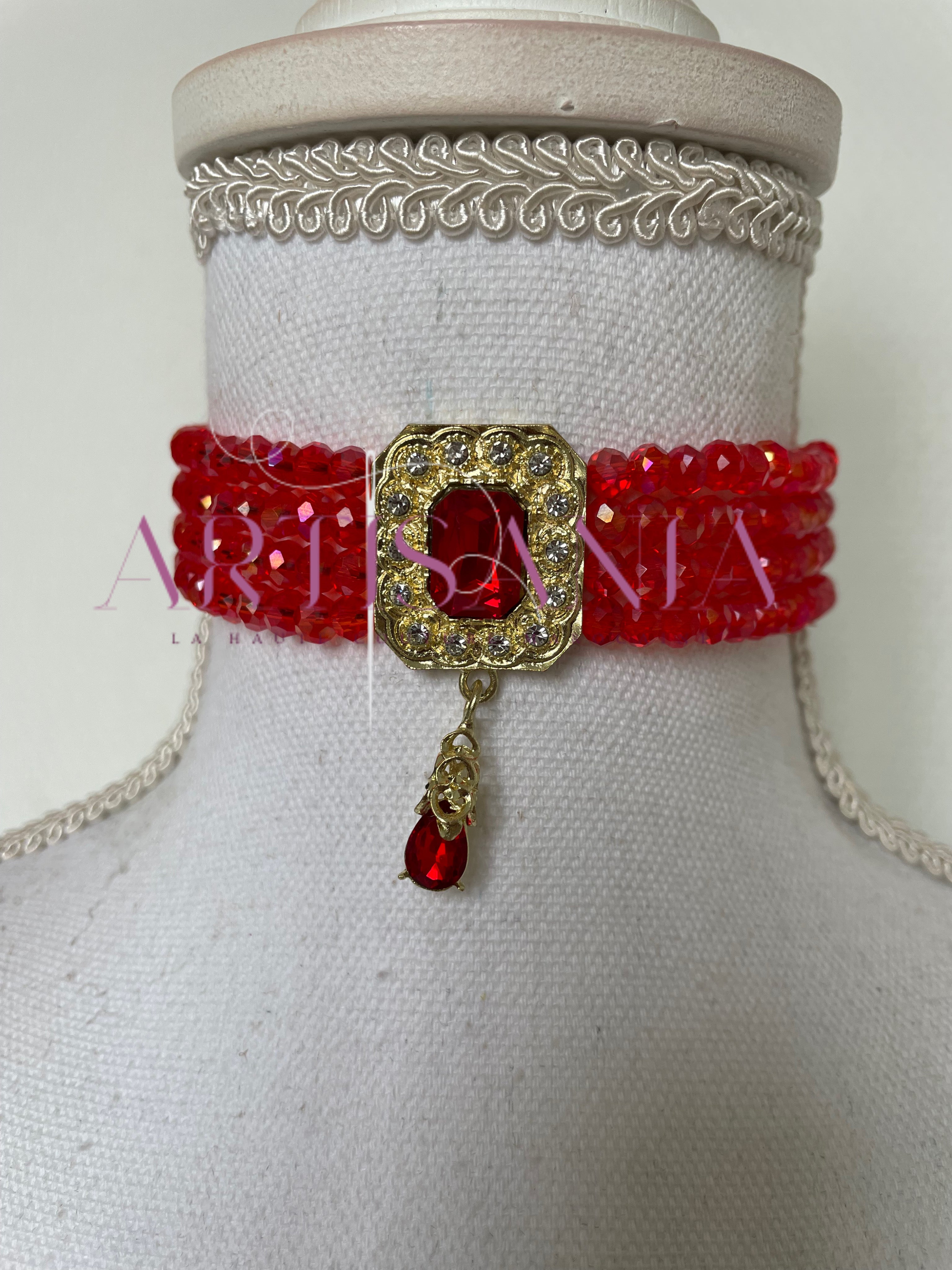 Collier ras de cou – la touche qui manquait à votre tenue ! 😍✨