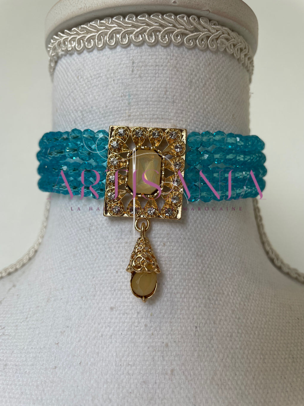 Collier ras de cou – la touche qui manquait à votre tenue ! 😍✨