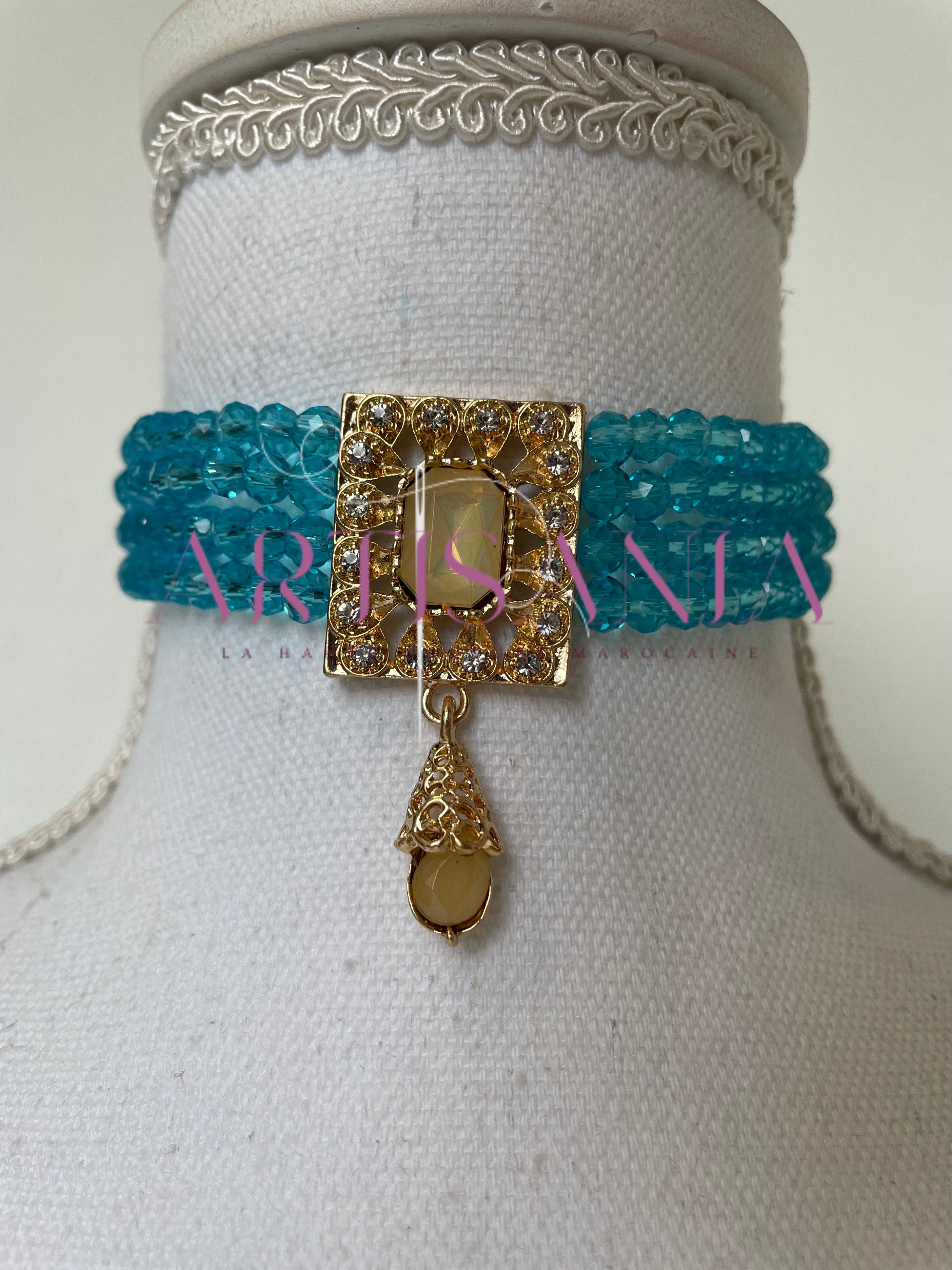 Collier ras de cou – la touche qui manquait à votre tenue ! 😍✨