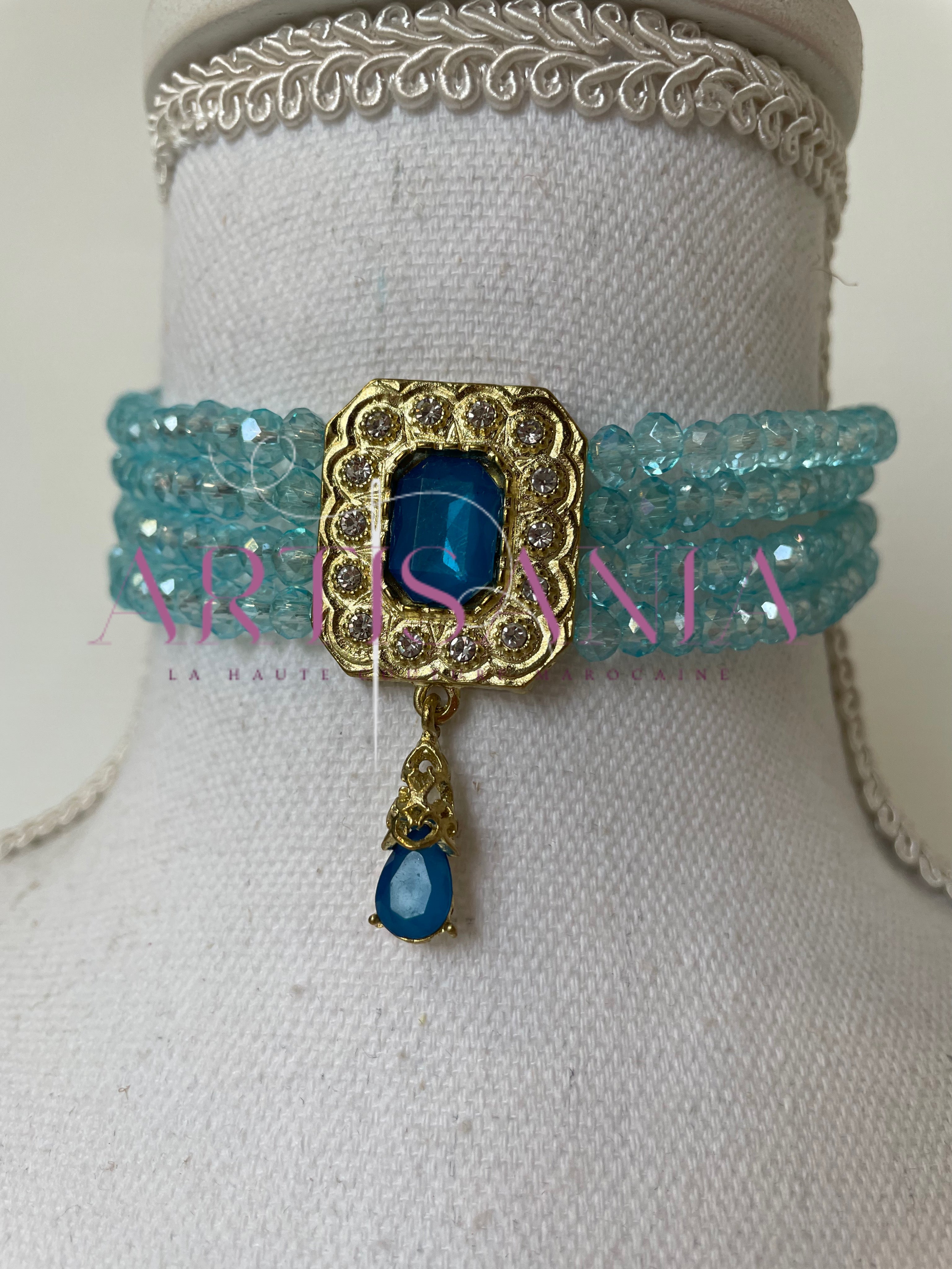 Collier ras de cou – la touche qui manquait à votre tenue ! 😍✨