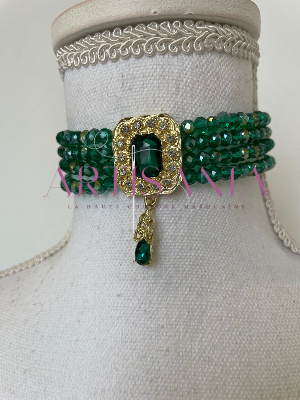 Collier ras de cou – la touche qui manquait à votre tenue ! 😍✨
