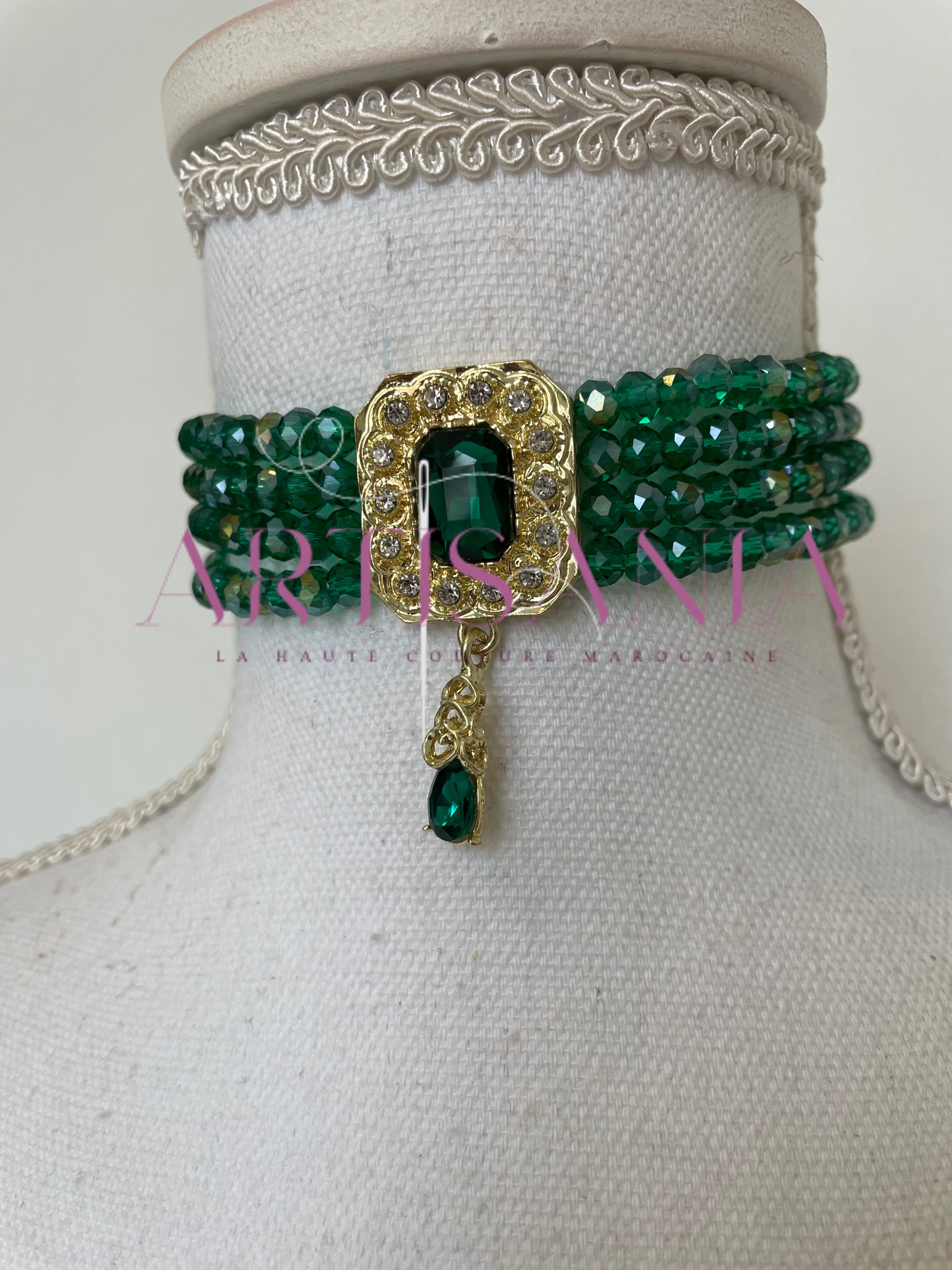 Collier ras de cou – la touche qui manquait à votre tenue ! 😍✨