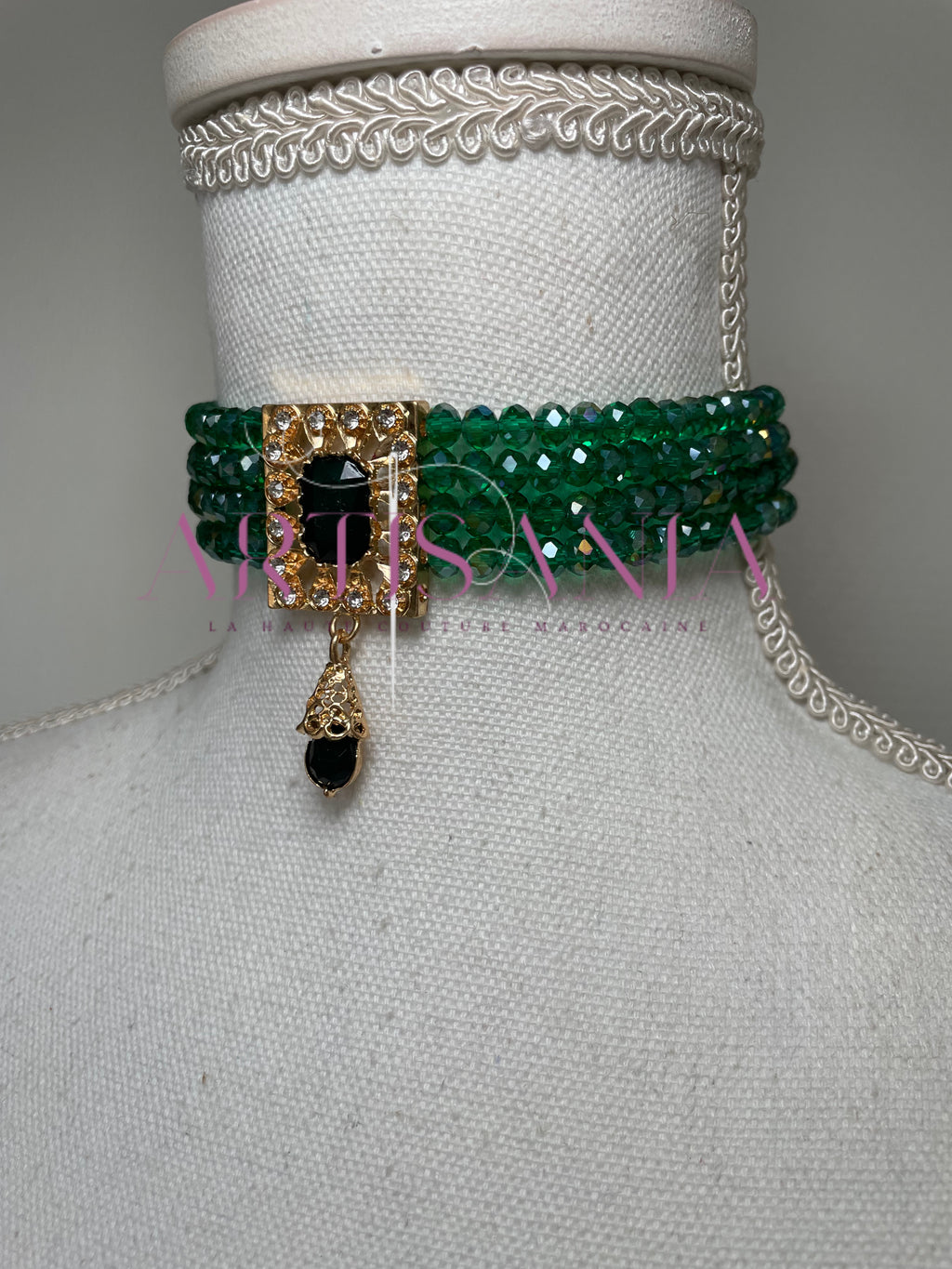 Collier ras de cou – la touche qui manquait à votre tenue ! 😍✨