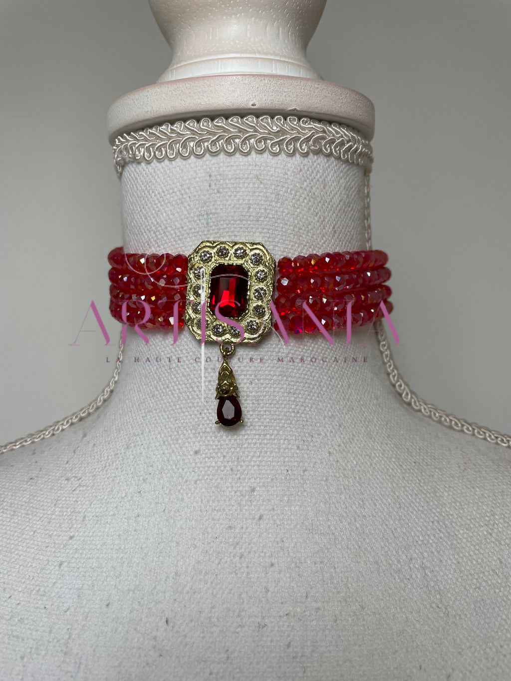Collier ras de cou – la touche qui manquait à votre tenue ! 😍✨