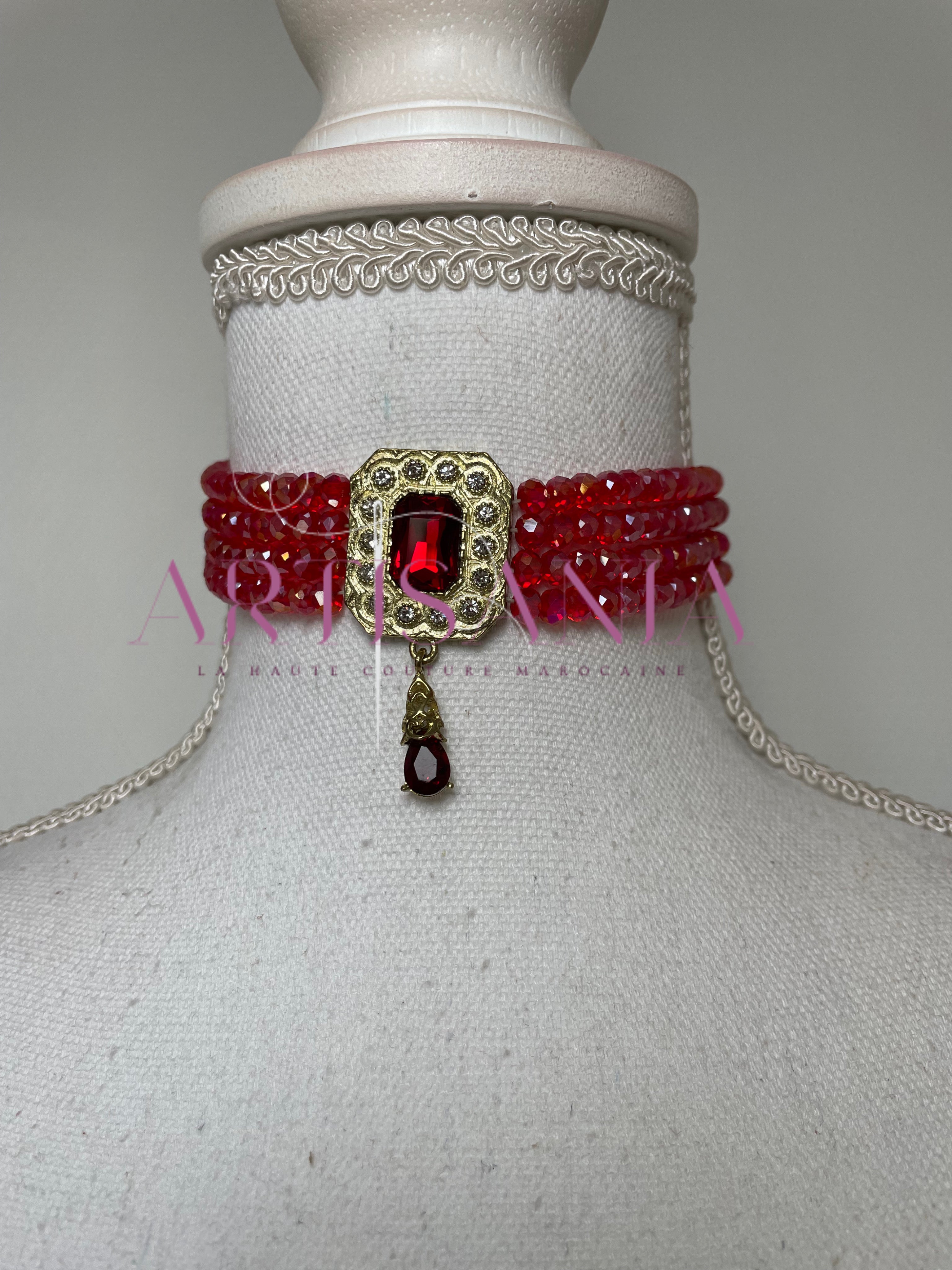 Collier ras de cou – la touche qui manquait à votre tenue ! 😍✨