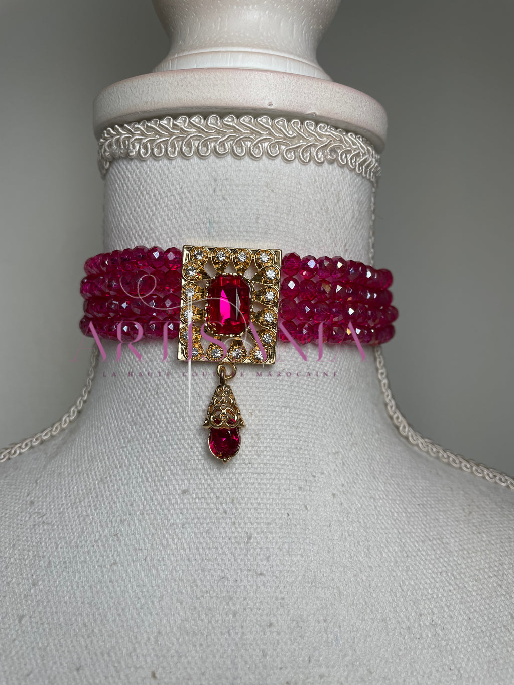 Collier ras de cou – la touche qui manquait à votre tenue ! 😍✨