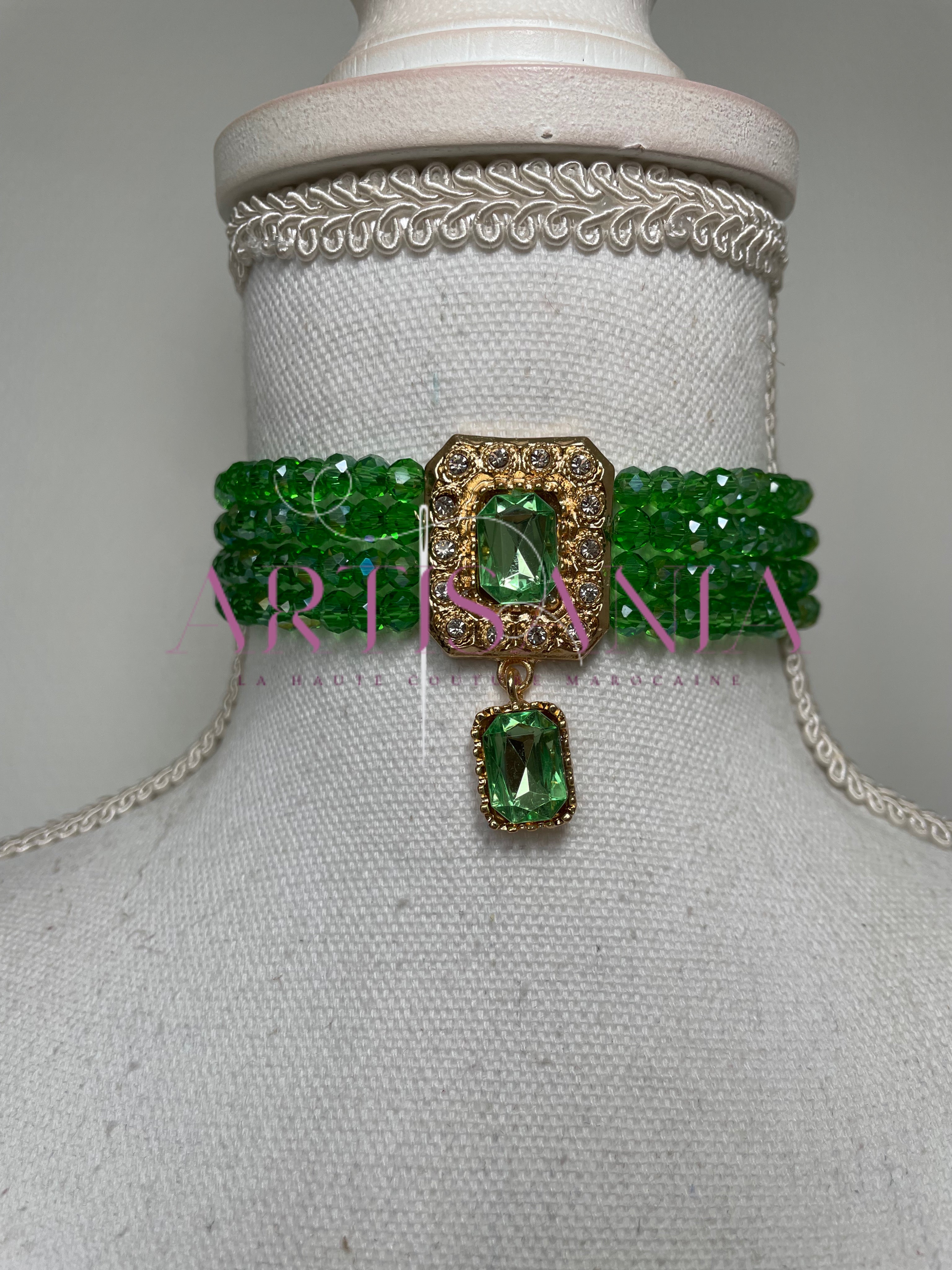 Collier ras de cou – la touche qui manquait à votre tenue ! 😍✨
