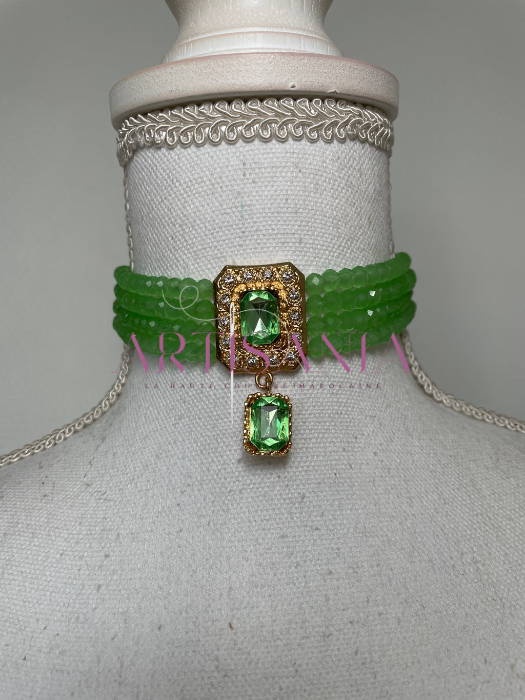 Collier ras de cou – la touche qui manquait à votre tenue ! 😍✨