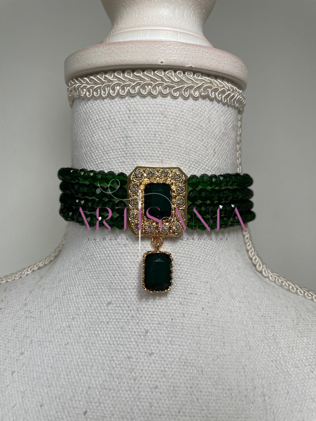 Collier ras de cou – la touche qui manquait à votre tenue ! 😍✨