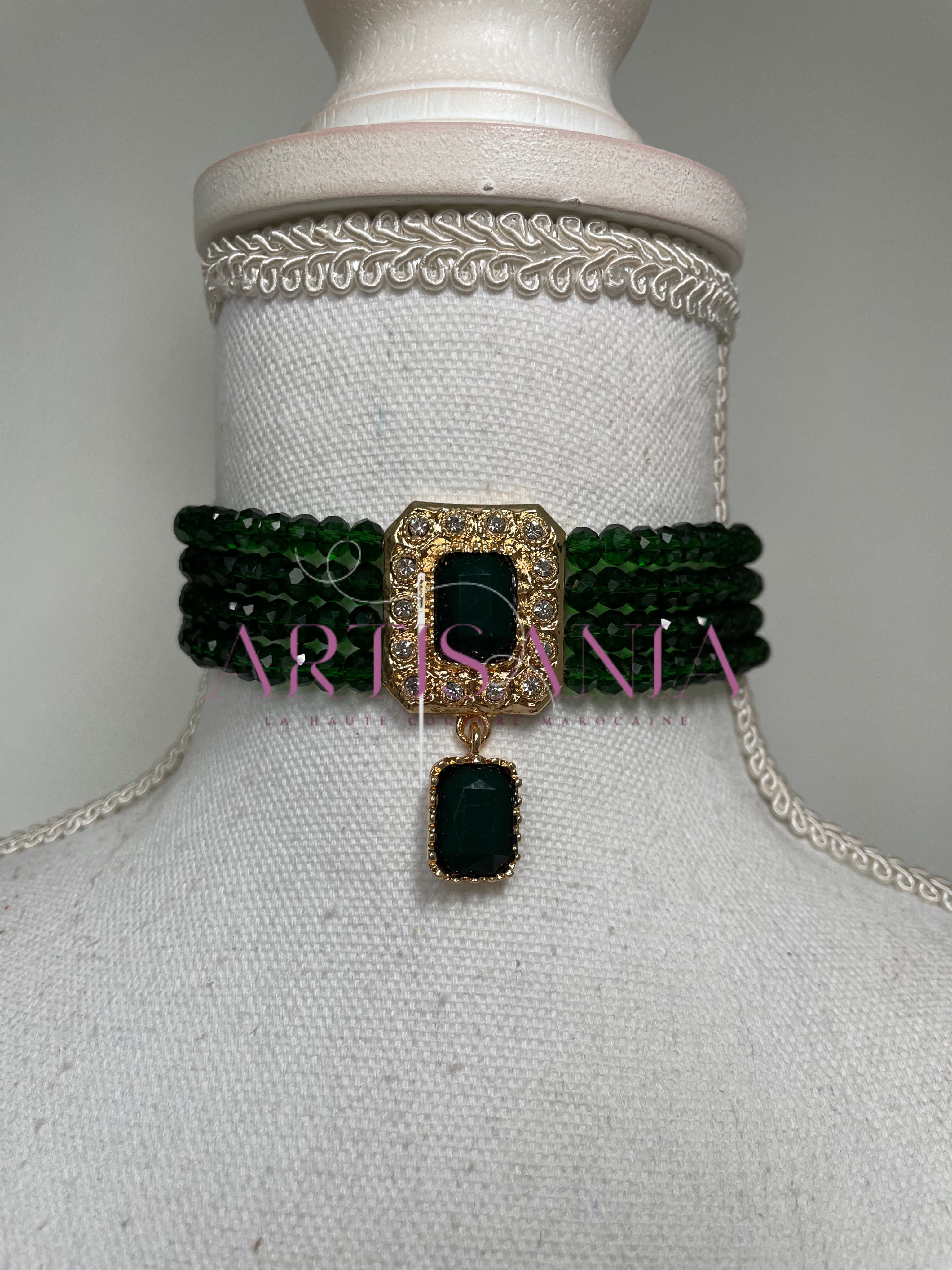Collier ras de cou – la touche qui manquait à votre tenue ! 😍✨