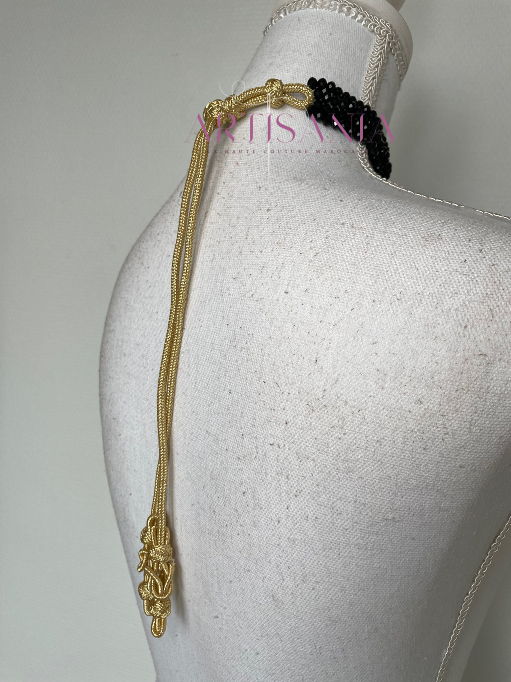 Collier ras de cou – la touche qui manquait à votre tenue ! 😍✨