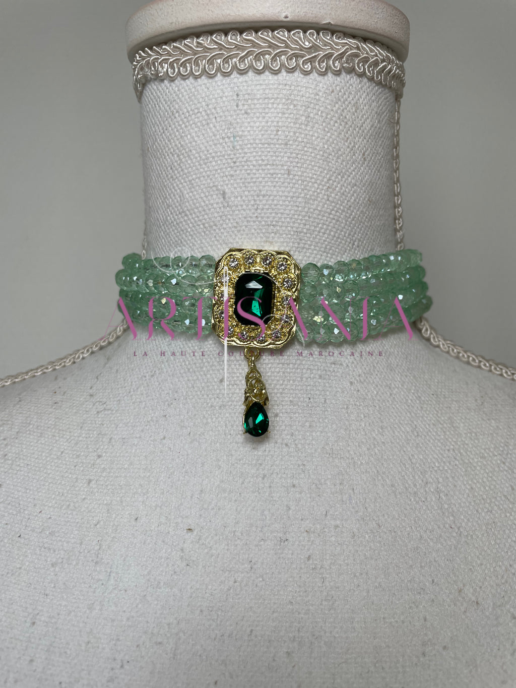 Collier ras de cou – la touche qui manquait à votre tenue ! 😍✨