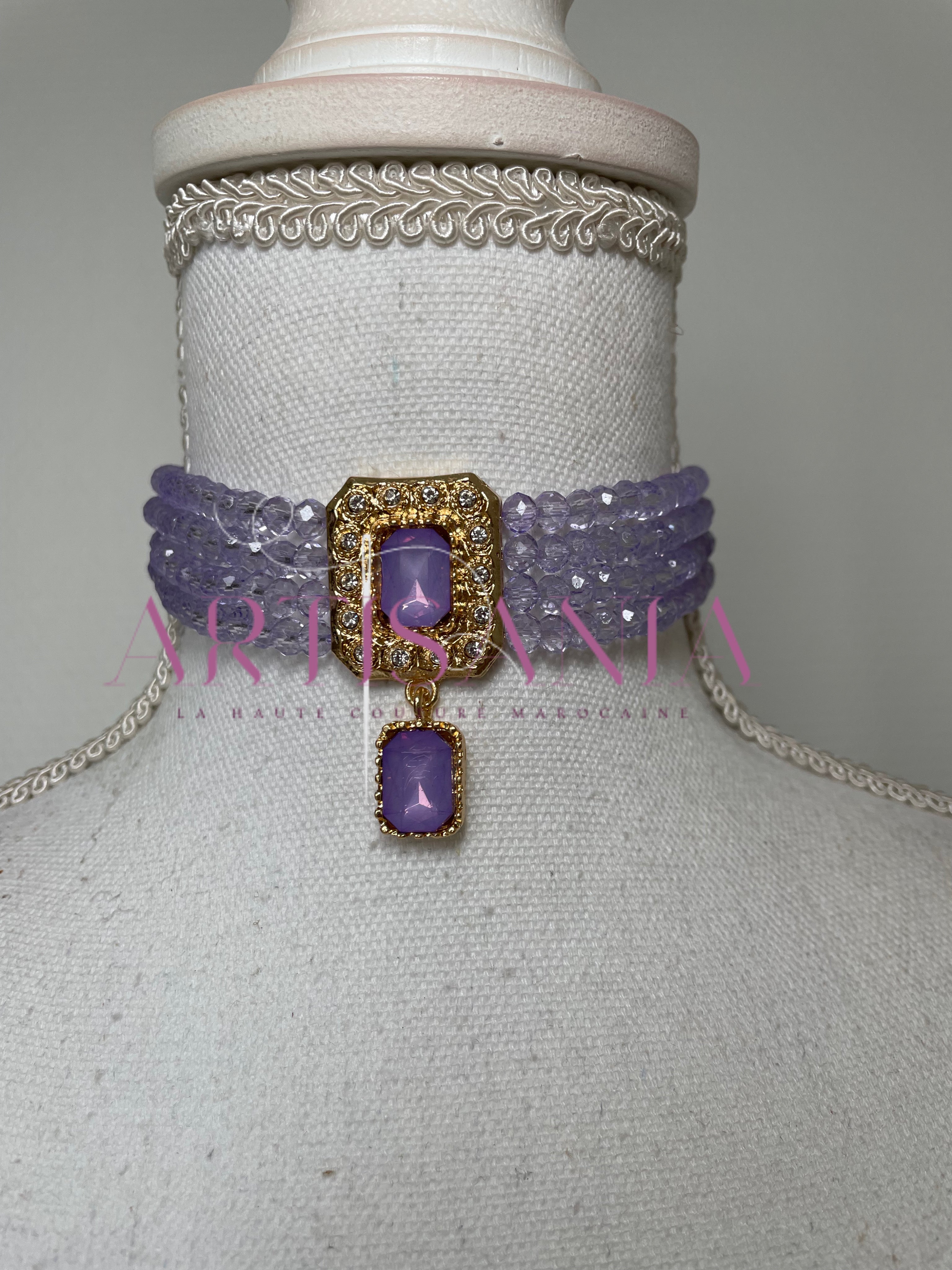 Collier ras de cou – la touche qui manquait à votre tenue ! 😍✨