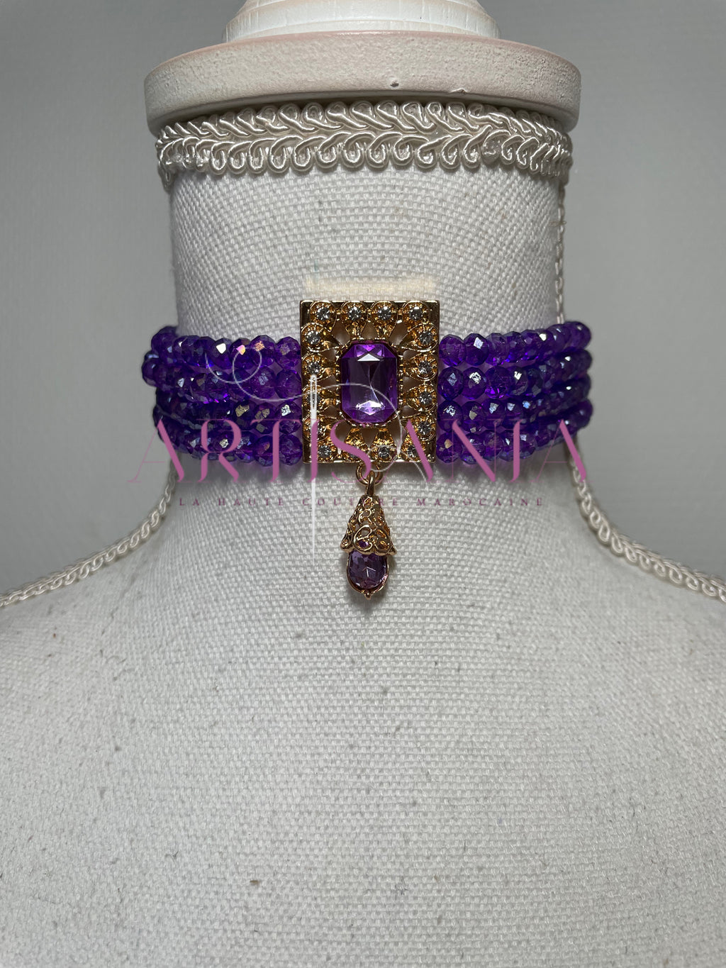 Collier ras de cou – la touche qui manquait à votre tenue ! 😍✨