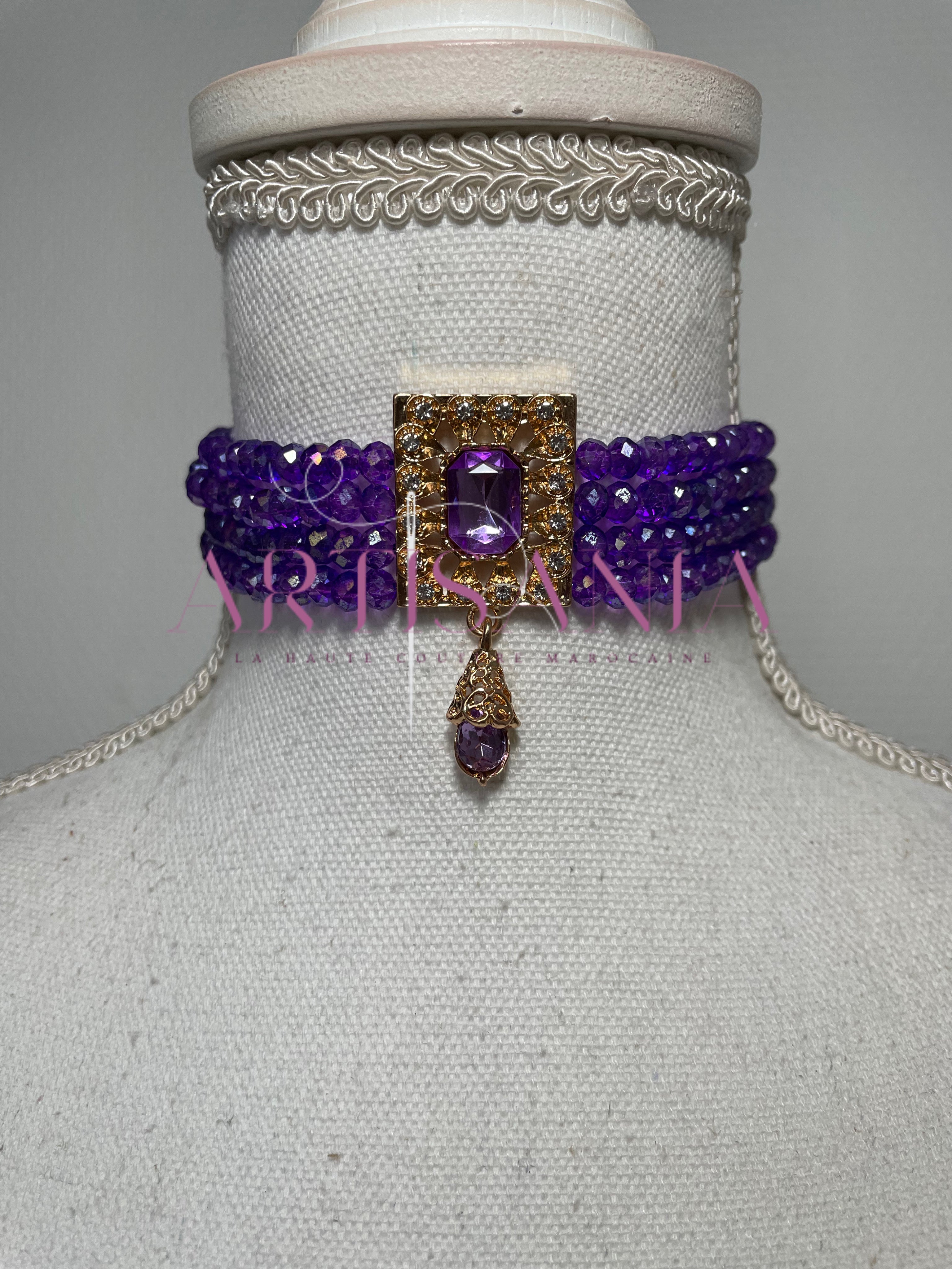 Collier ras de cou – la touche qui manquait à votre tenue ! 😍✨