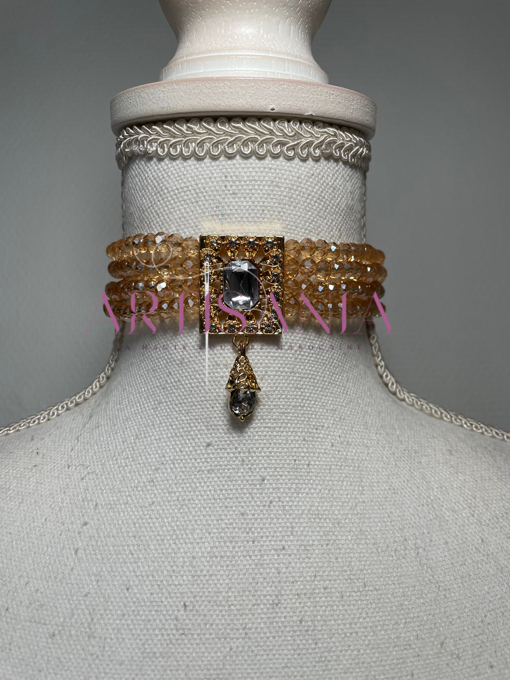 Collier ras de cou – la touche qui manquait à votre tenue ! 😍✨