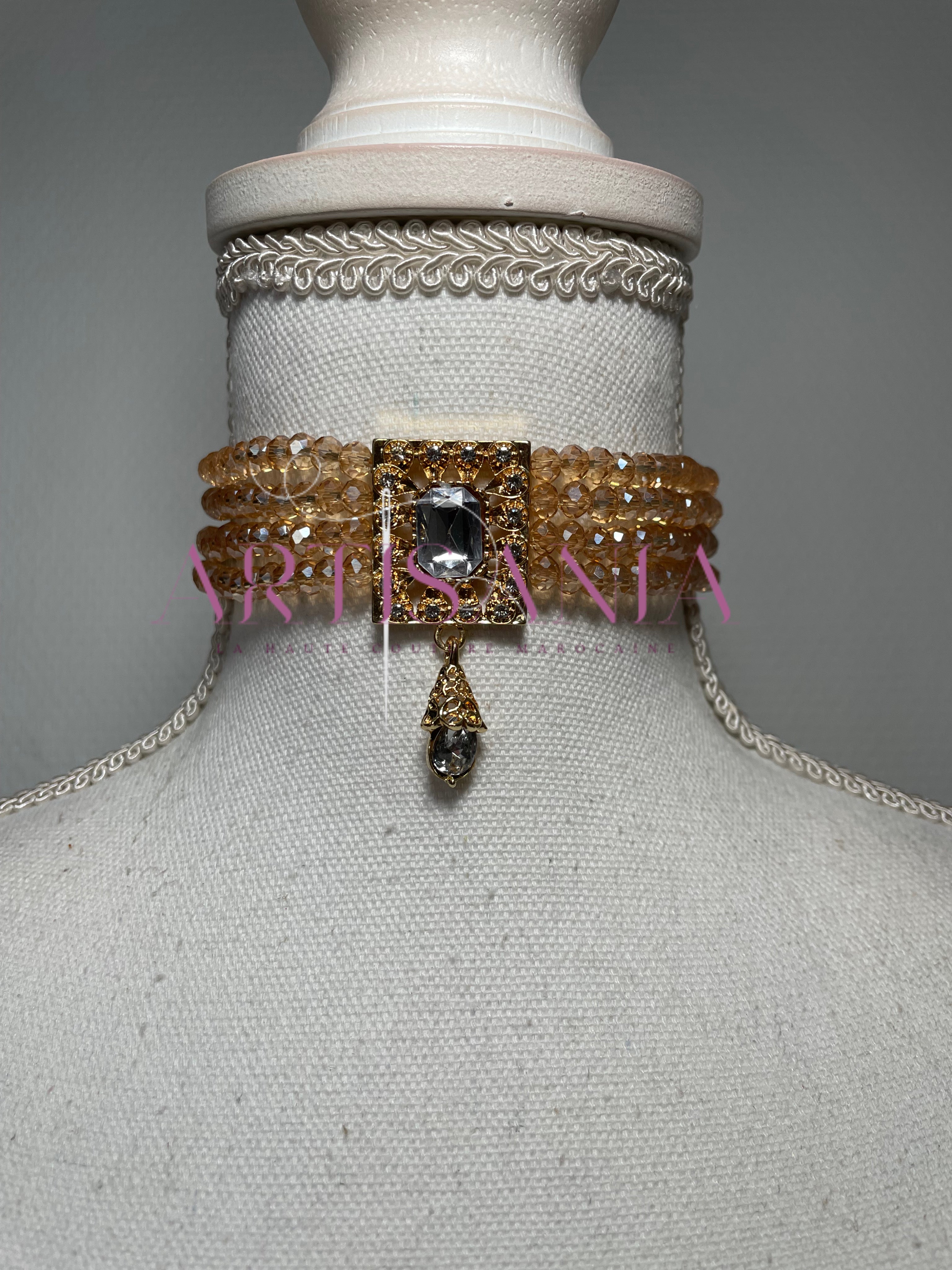 Collier ras de cou – la touche qui manquait à votre tenue ! 😍✨