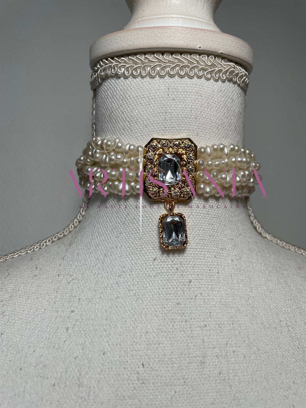 Collier ras de cou – la touche qui manquait à votre tenue ! 😍✨