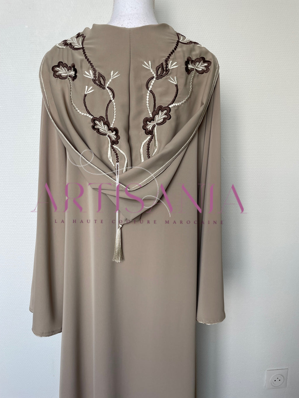 Jellaba marocaine une pièce capuche brodée - modèle Meliya