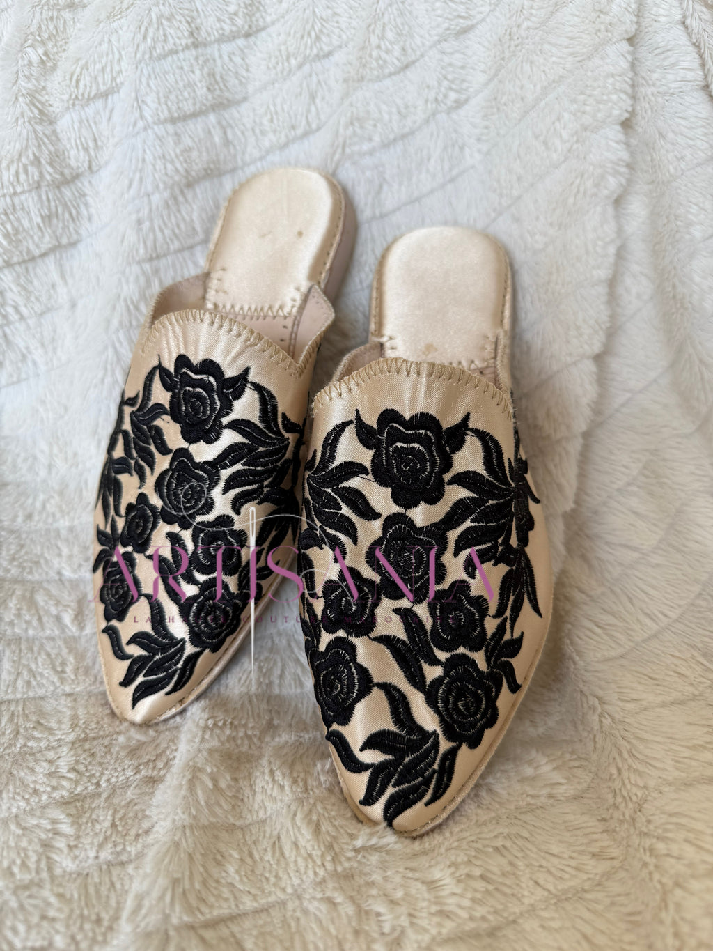 Babouche marocaine plate modèle Rosa - noir