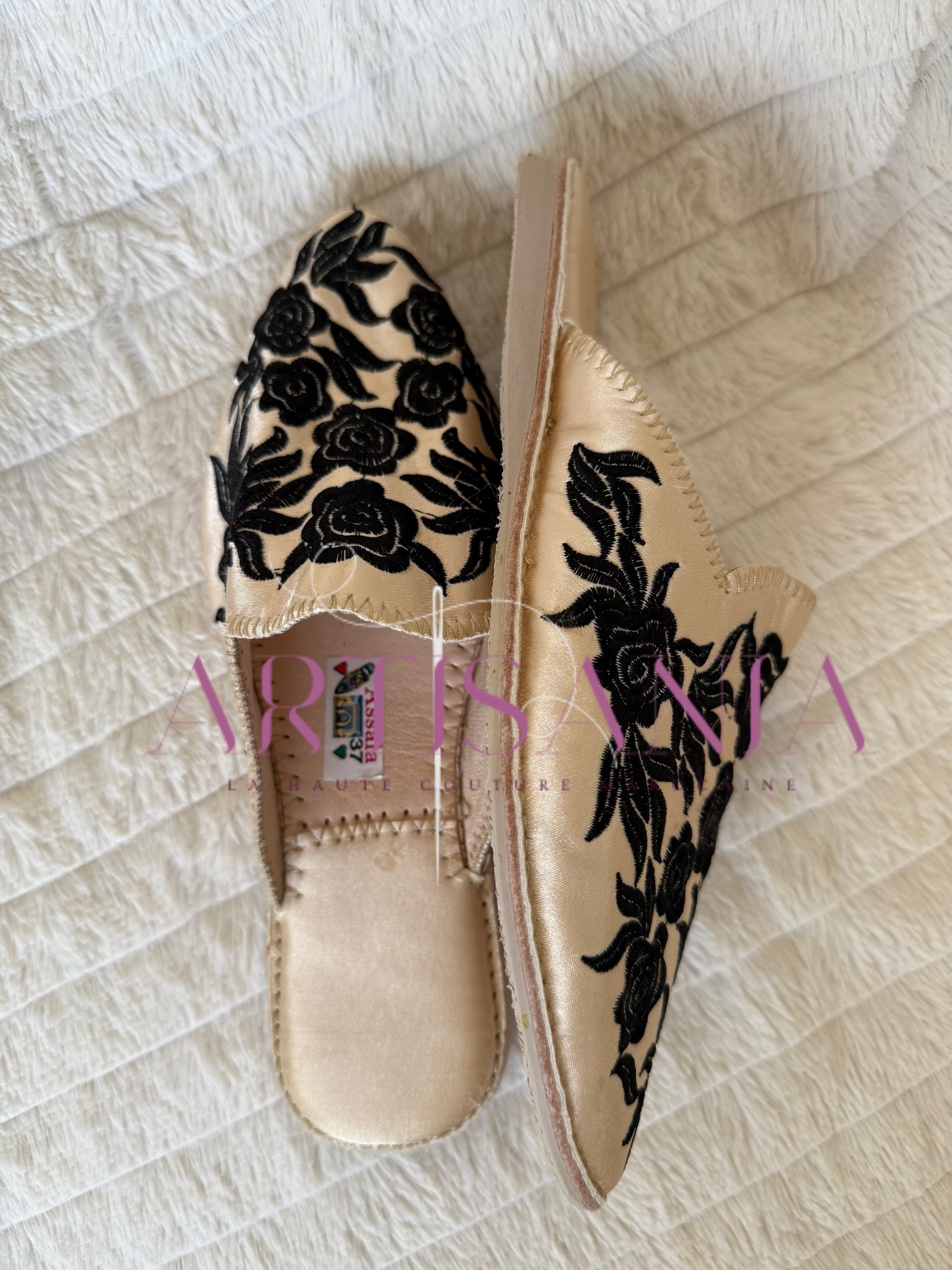 Babouche marocaine plate modèle Rosa - noir