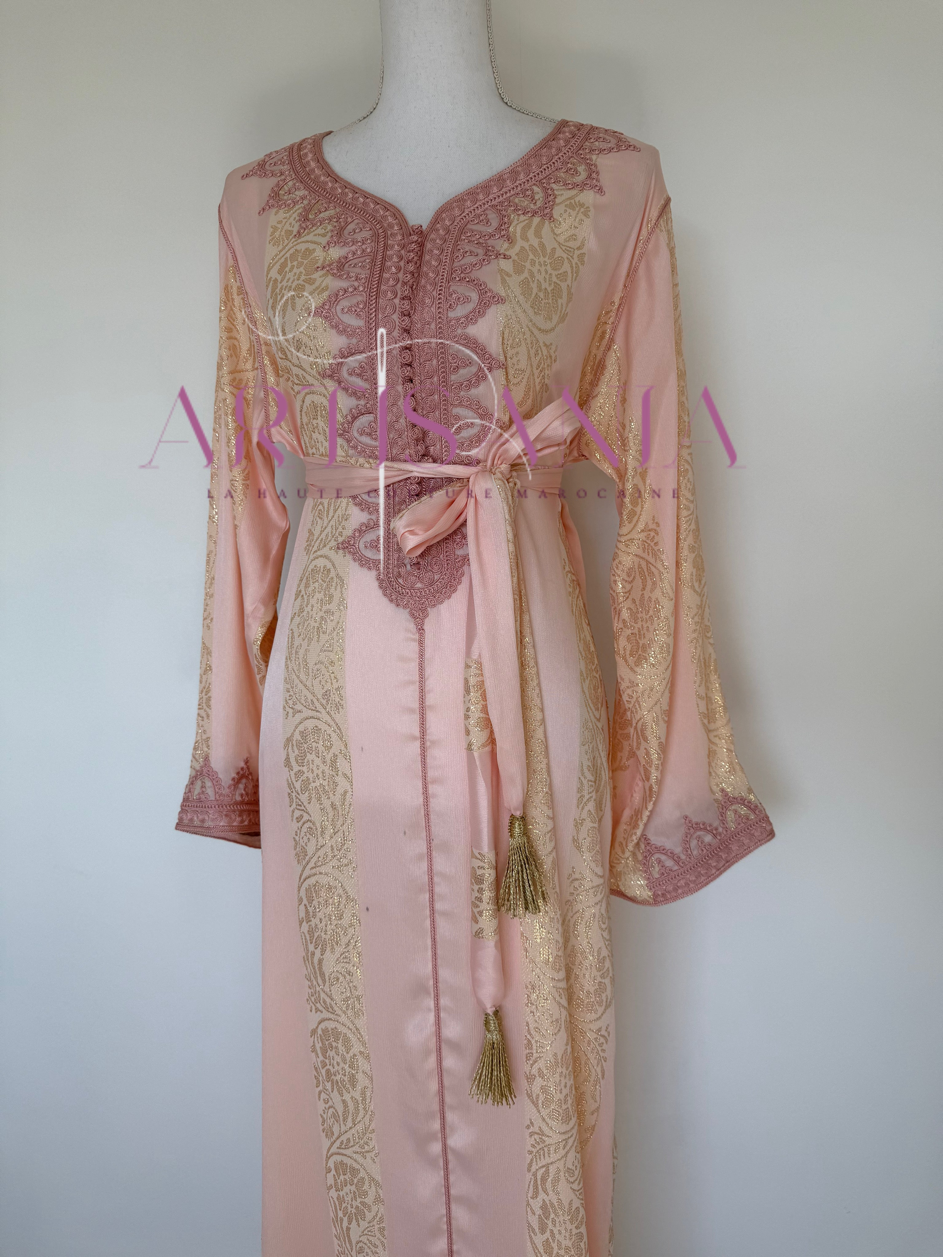 Caftan traditionnel marocain confectionné en tissu Jawhara - Modèle Sahra ✨