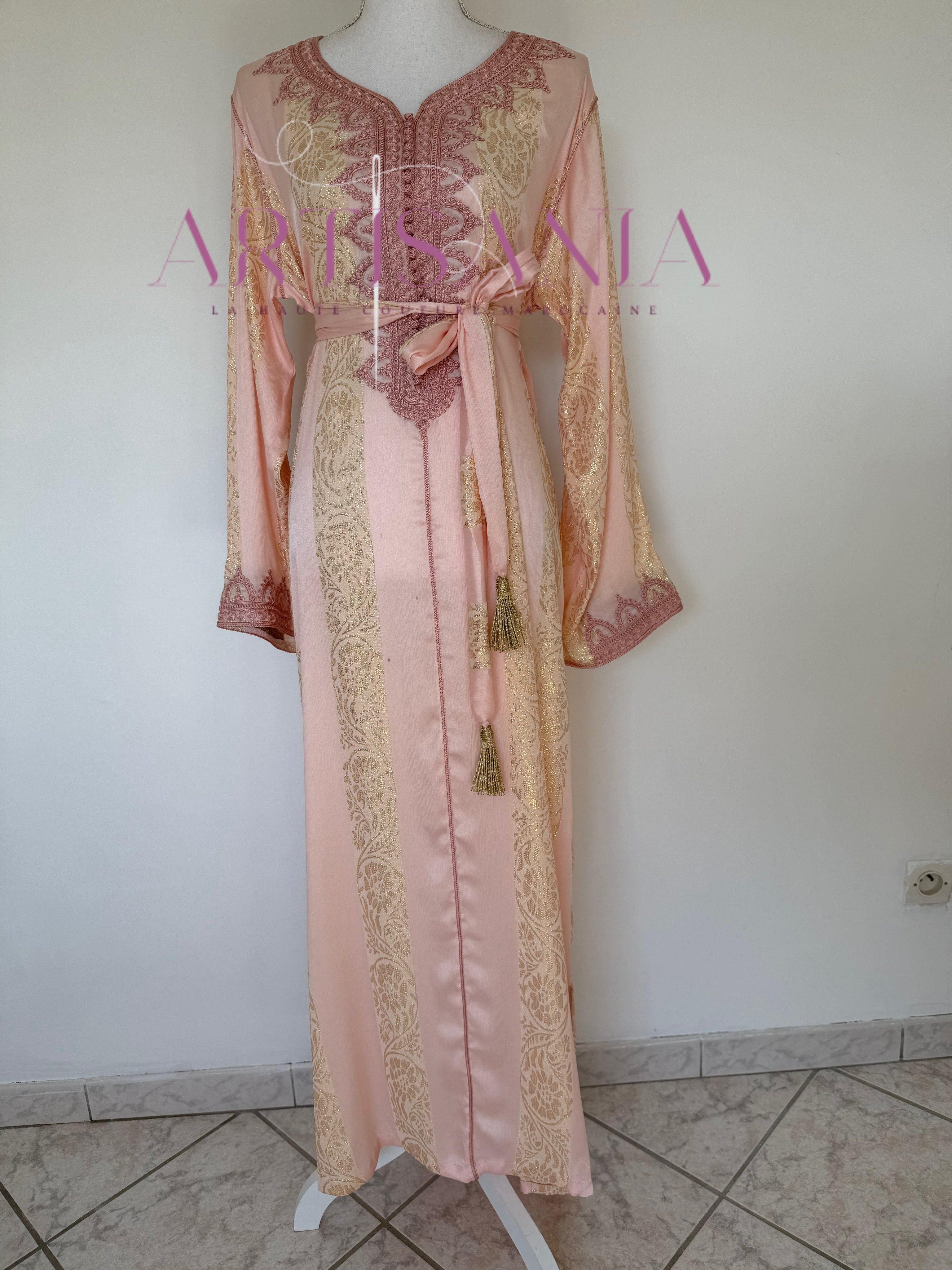 Caftan traditionnel marocain confectionné en tissu Jawhara - Modèle Sahra ✨