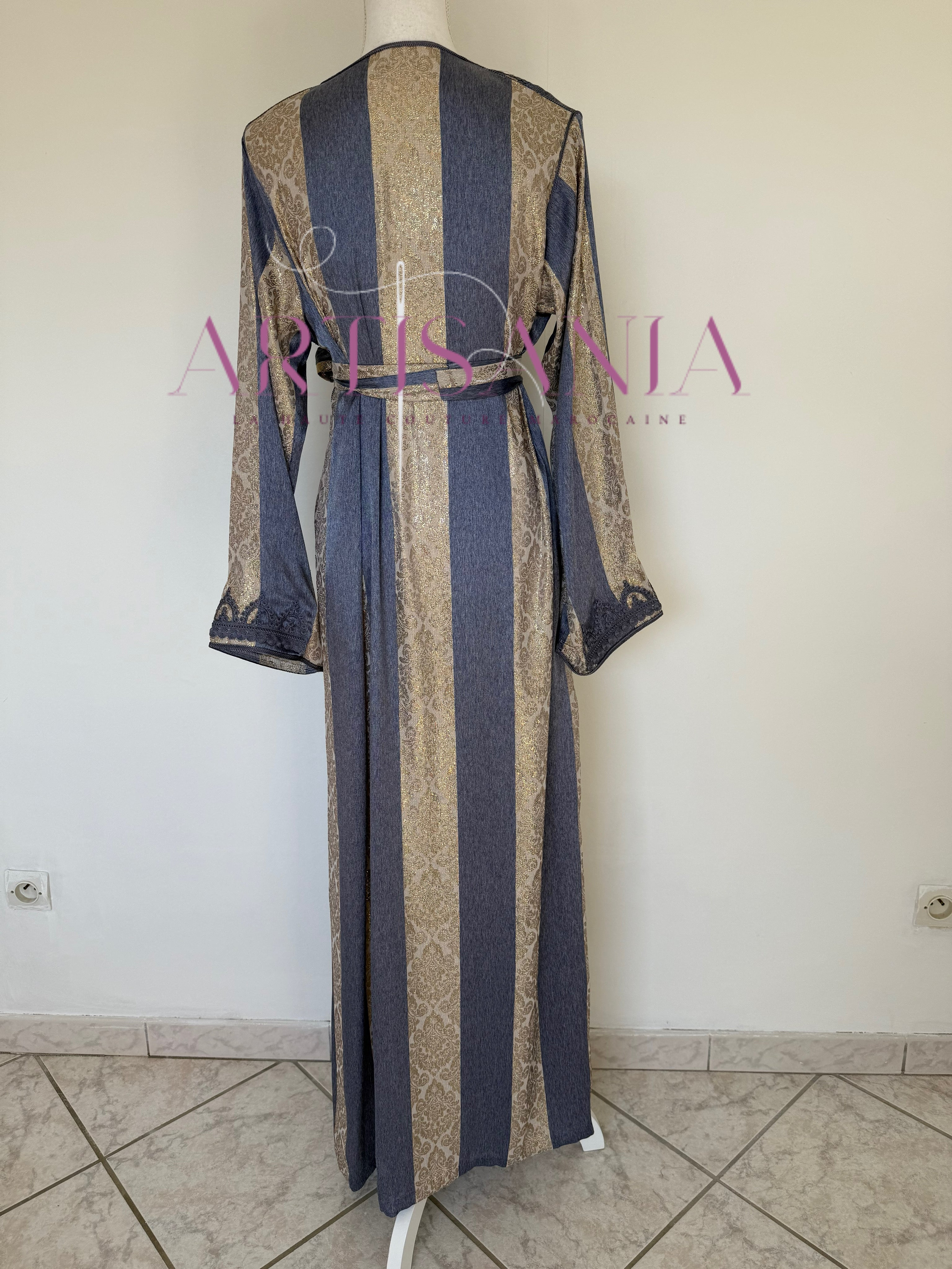 Caftan traditionnel marocain confectionné en tissu Jawhara - Modèle Sahra ✨