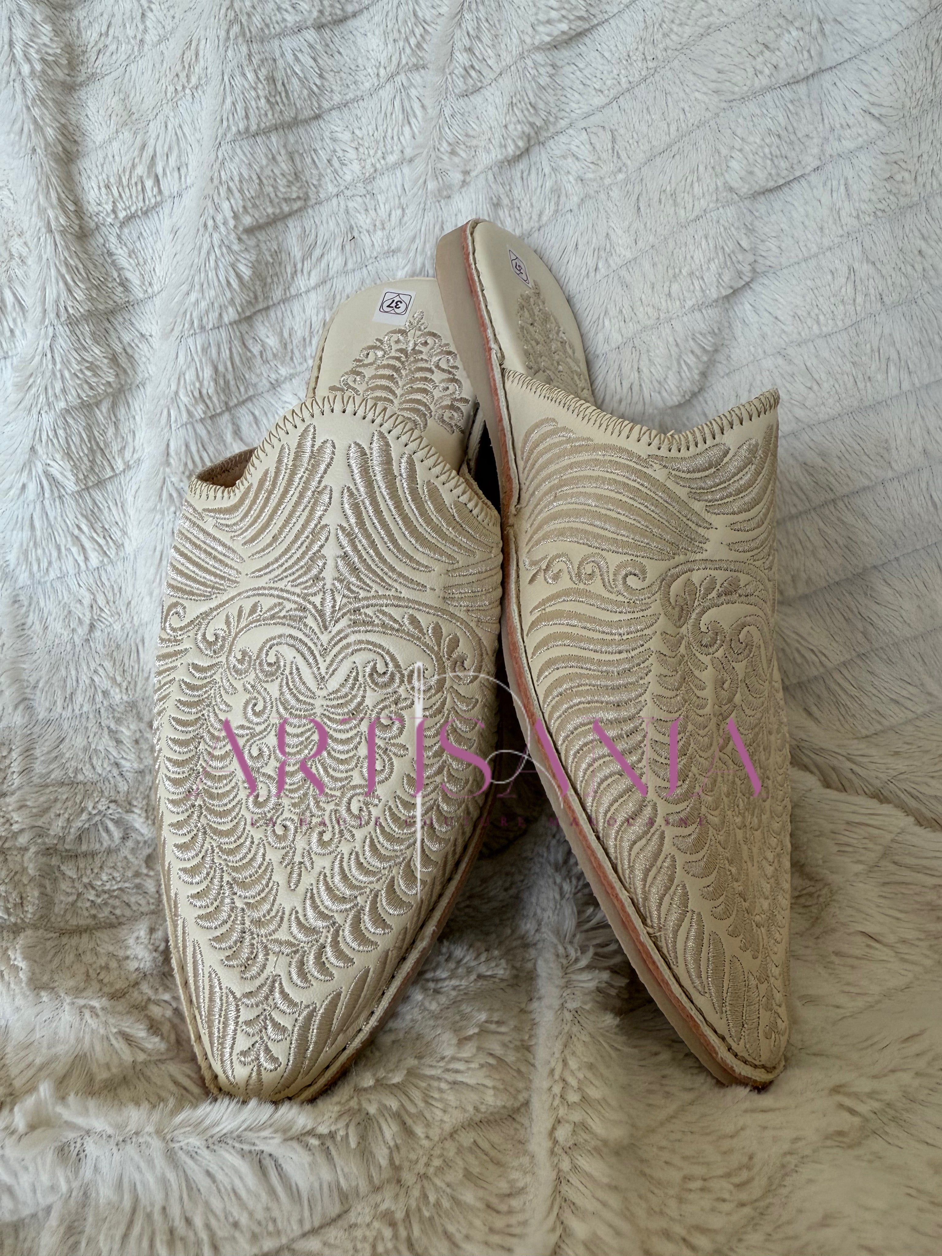 Babouche plate marocaine simple brodée - modèle Nahla