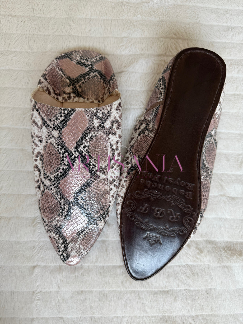 Babouche marocaine traditionnelle modèle Ghenon - motifs piton rose et blanc