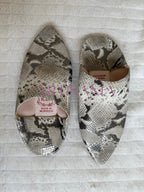 Babouche marocaine traditionnelle modèle Ghenon - motifs piton gris