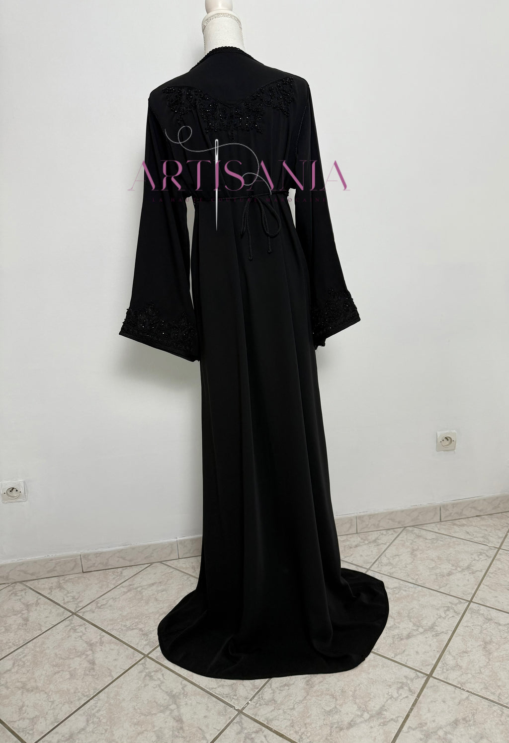 Caftan marocain avec perles couleur unie - modèle Siwar