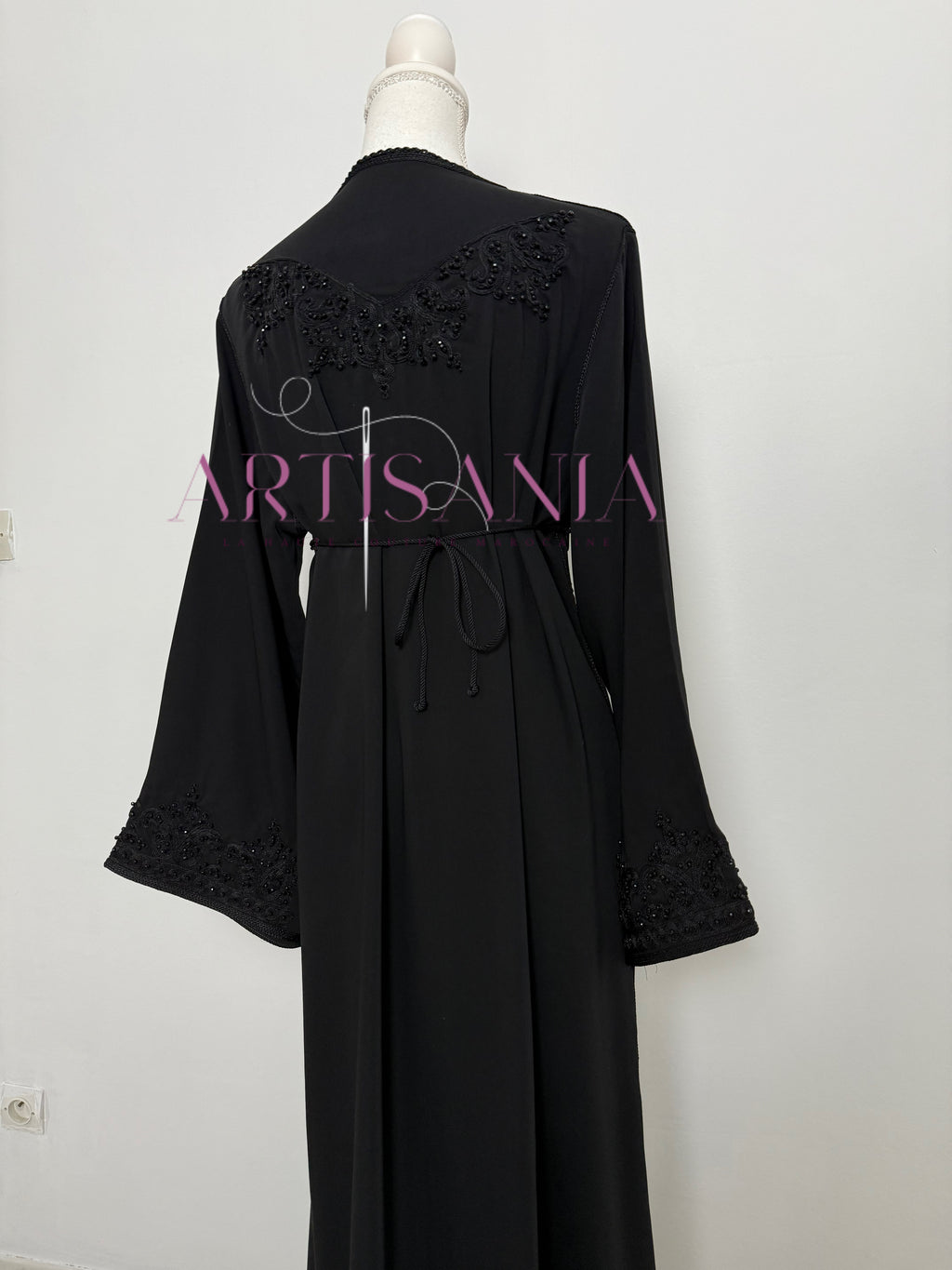 Caftan marocain avec perles couleur unie - modèle Siwar