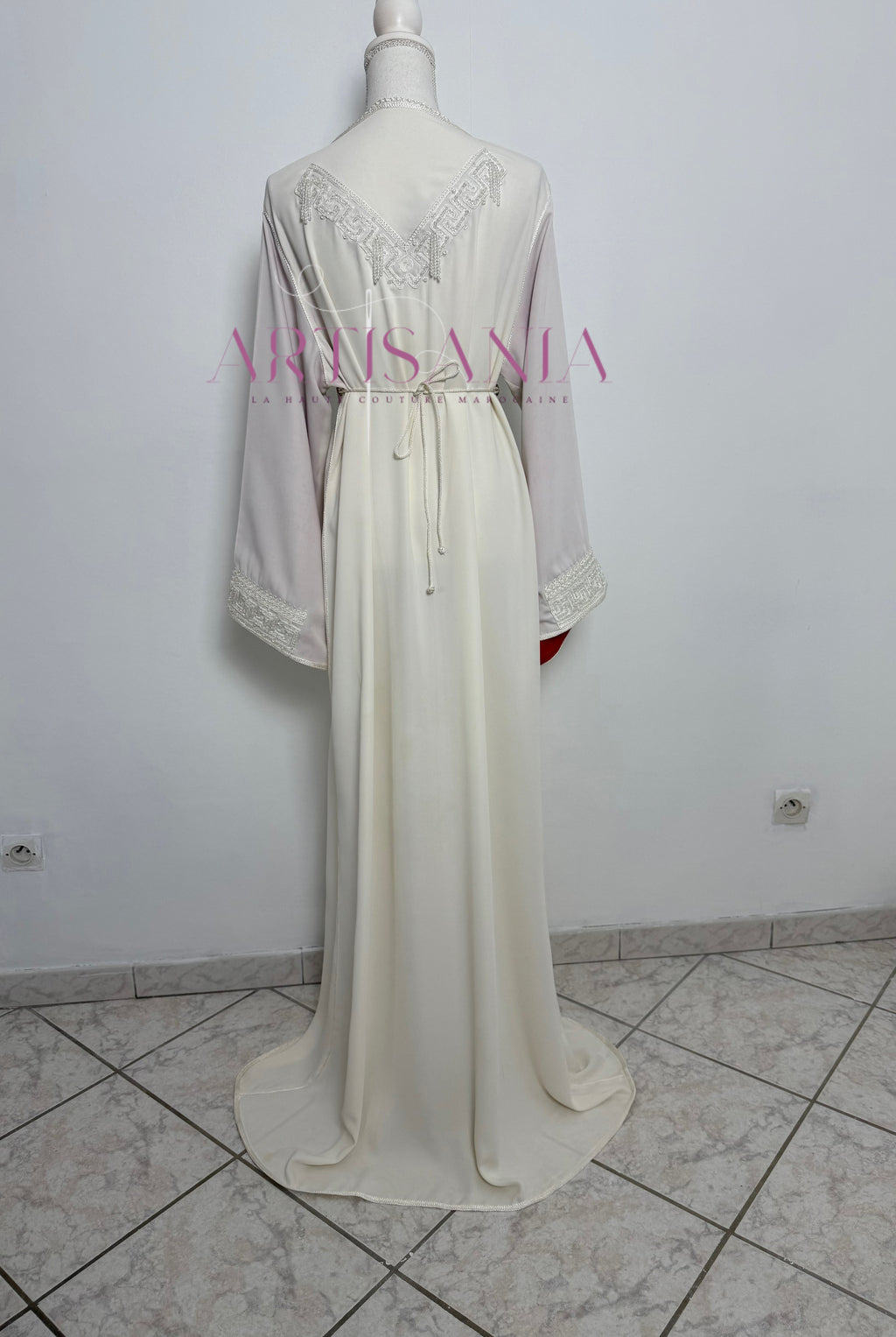 Caftan marocain avec perles couleur unie - modèle Siwar