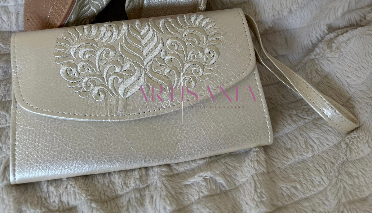 Pochette en cuir blanc cassé - modèle Asma 🤍