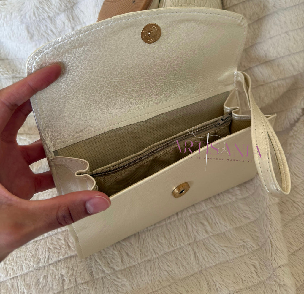 Pochette en cuir blanc cassé - modèle Asma 🤍