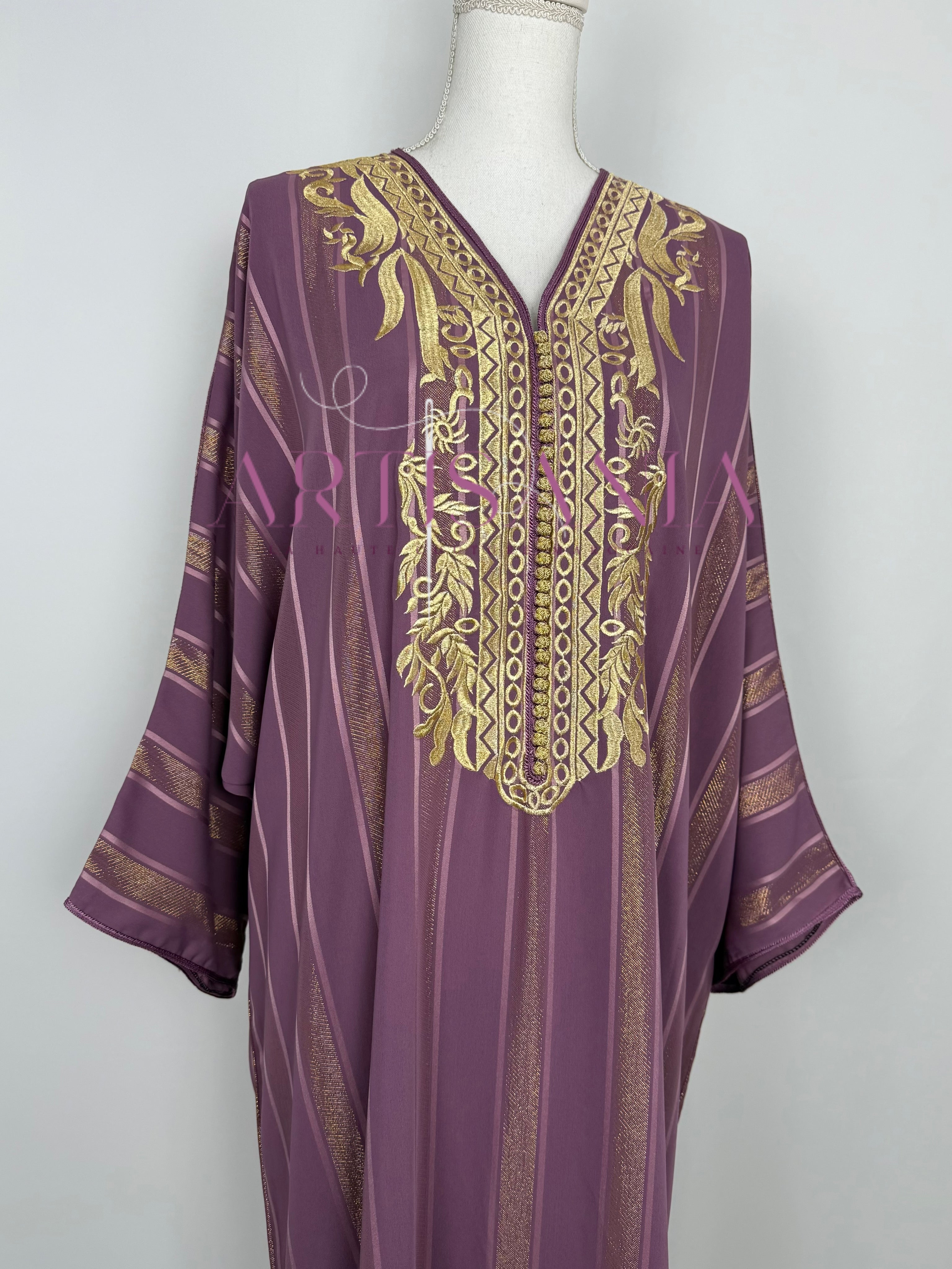 Gandoura tissu Jawhara  avec broderies - modèle Zohra