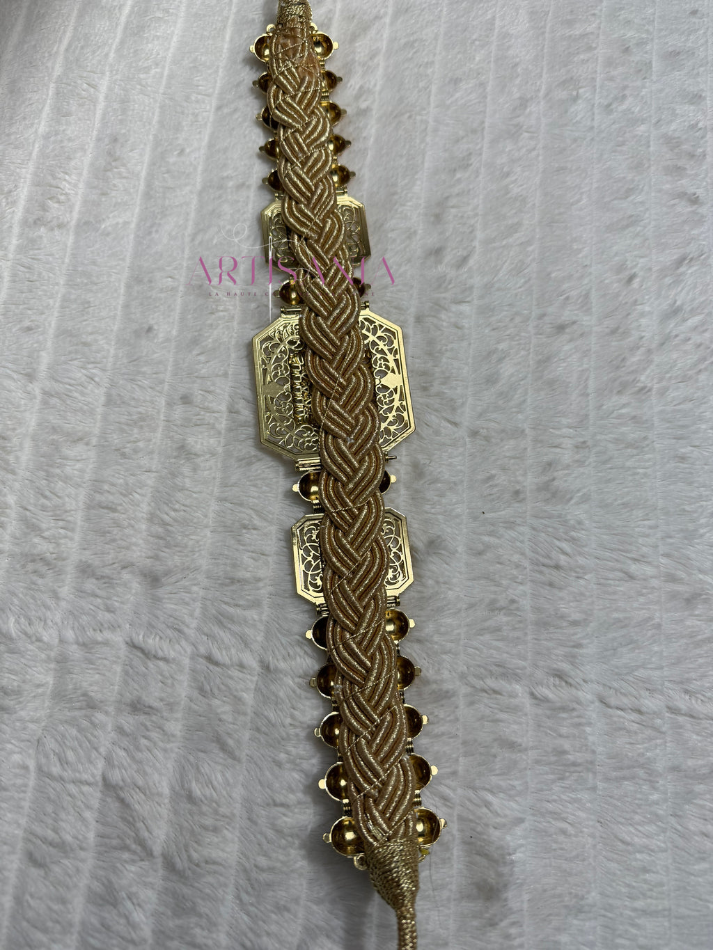 Ceinture métallique dorée ajustable - avec une subtile touche de couleur ✨🩵