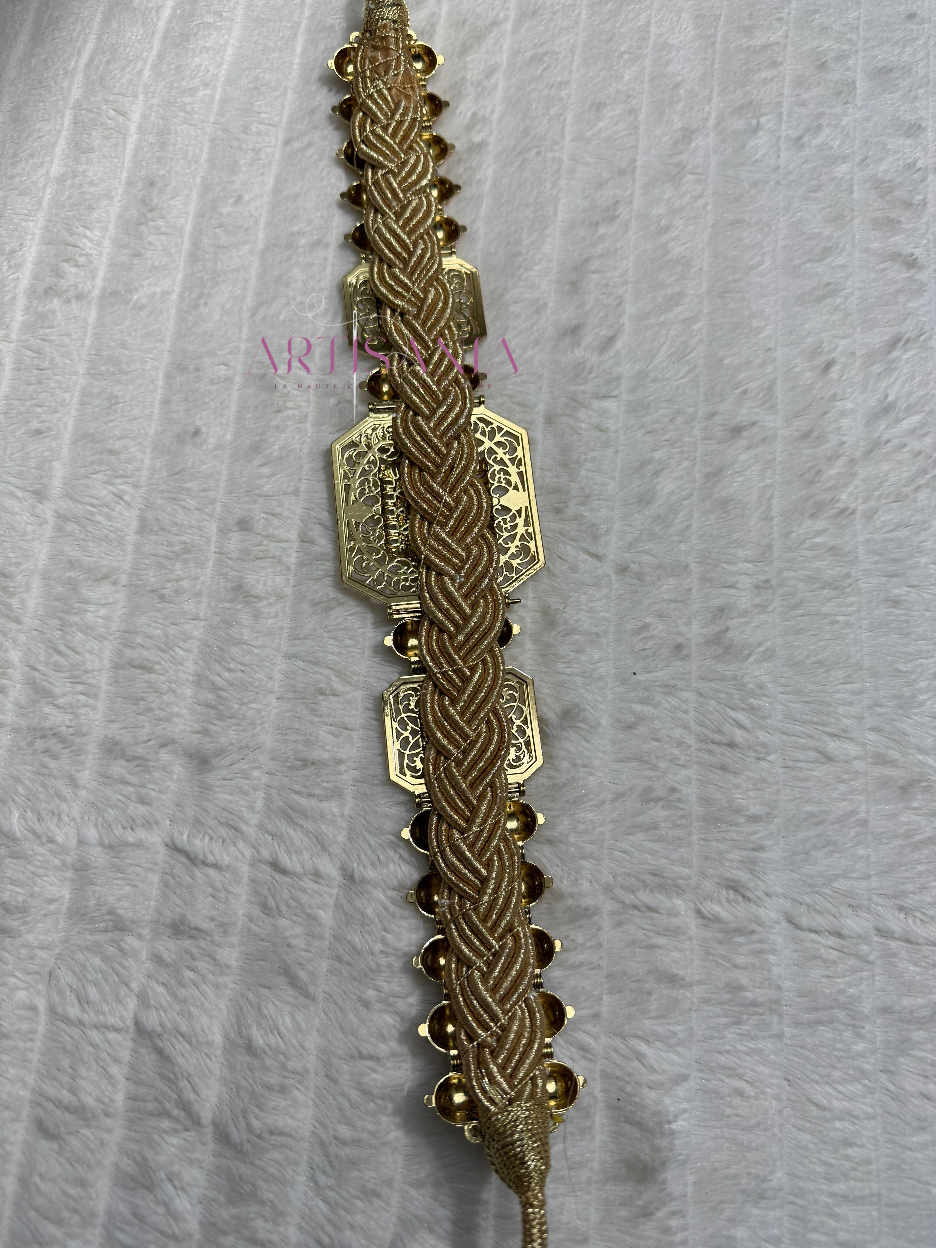 Ceinture métallique dorée ajustable - avec une subtile touche de couleur ✨🩵