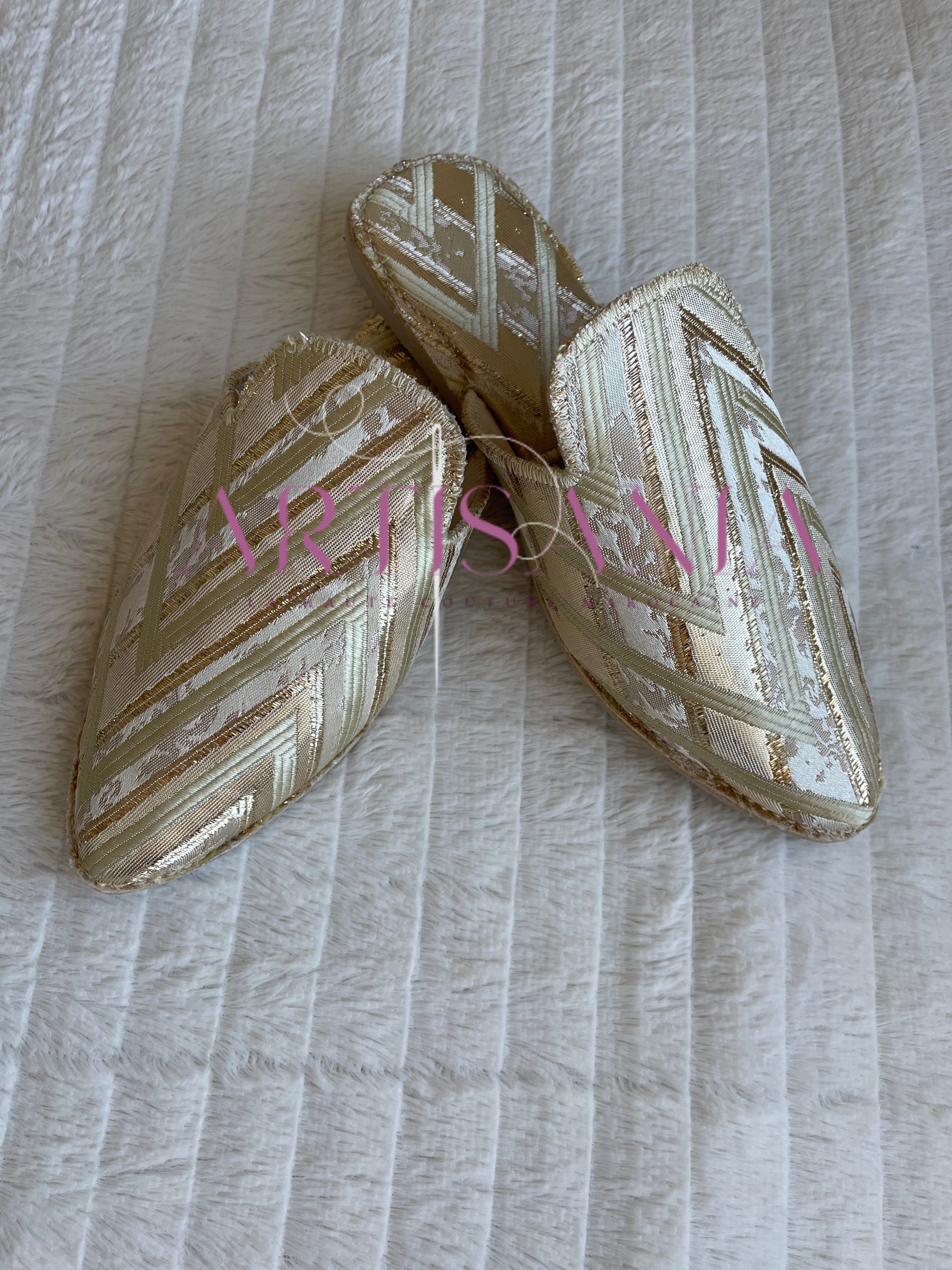 Babouche marocaine plate avec motifs - modèle Cheyma