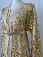 Takchita marocaine avec perles blanche et doré - modèle Tasnim