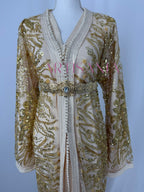 Takchita marocaine avec perles blanche et doré - modèle Tasnim