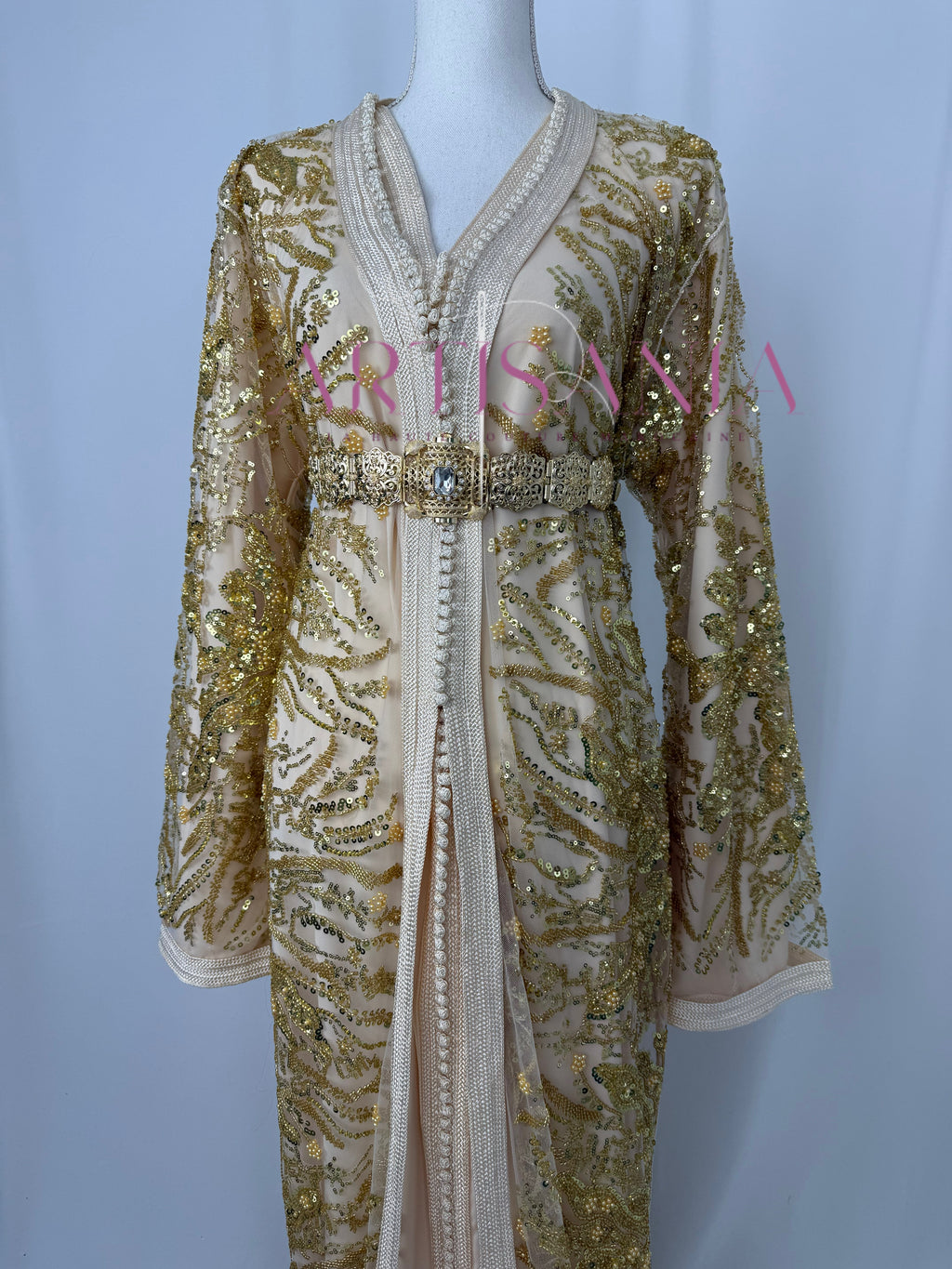 Takchita marocaine avec perles blanche et doré - modèle Tasnim